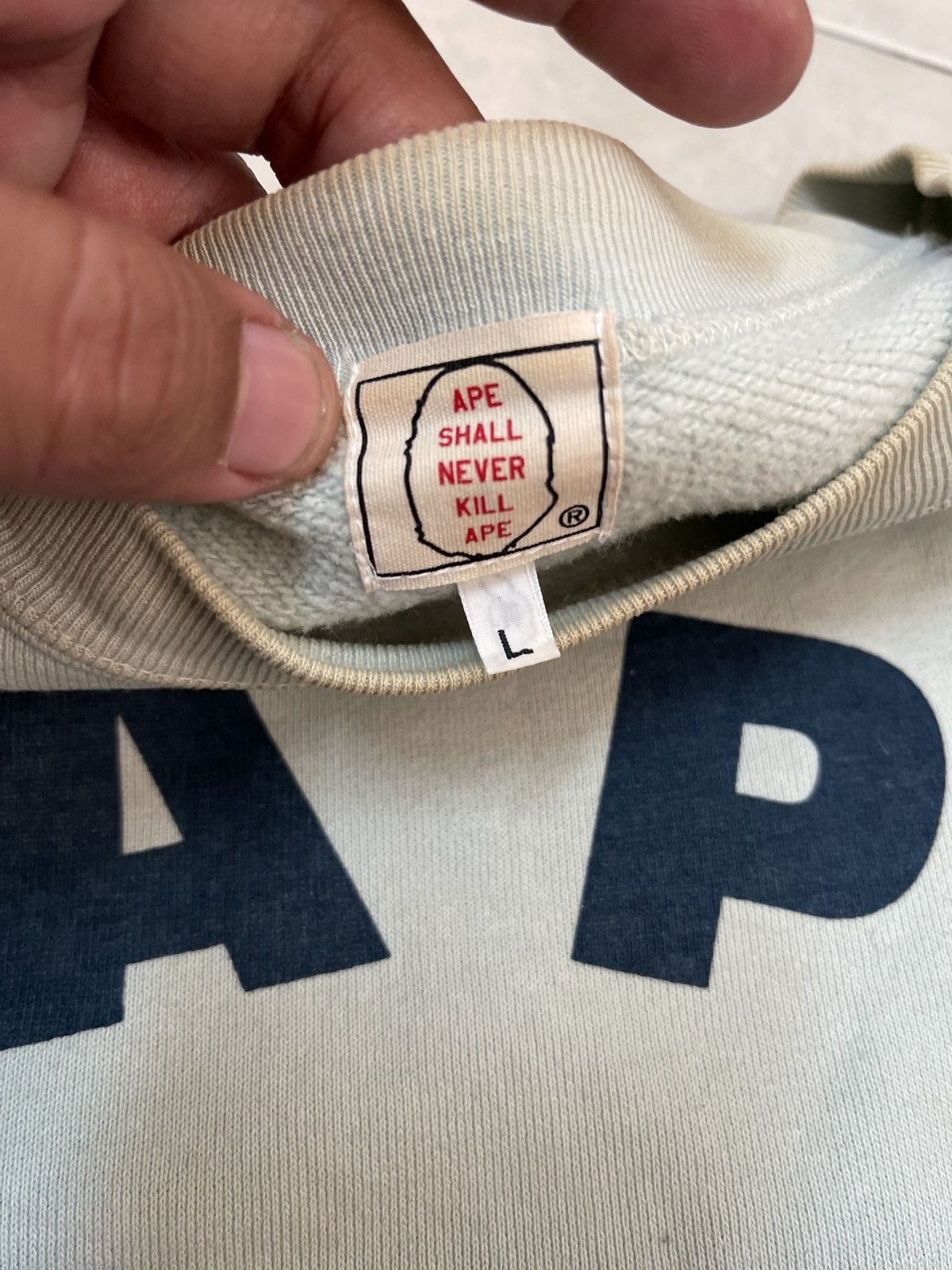 Bape 🔥HOT🇯🇵🔥GRADIENT BAPE STA CREWNECK Size US L / EU 52-54 / 3 - 6 Thumbnail