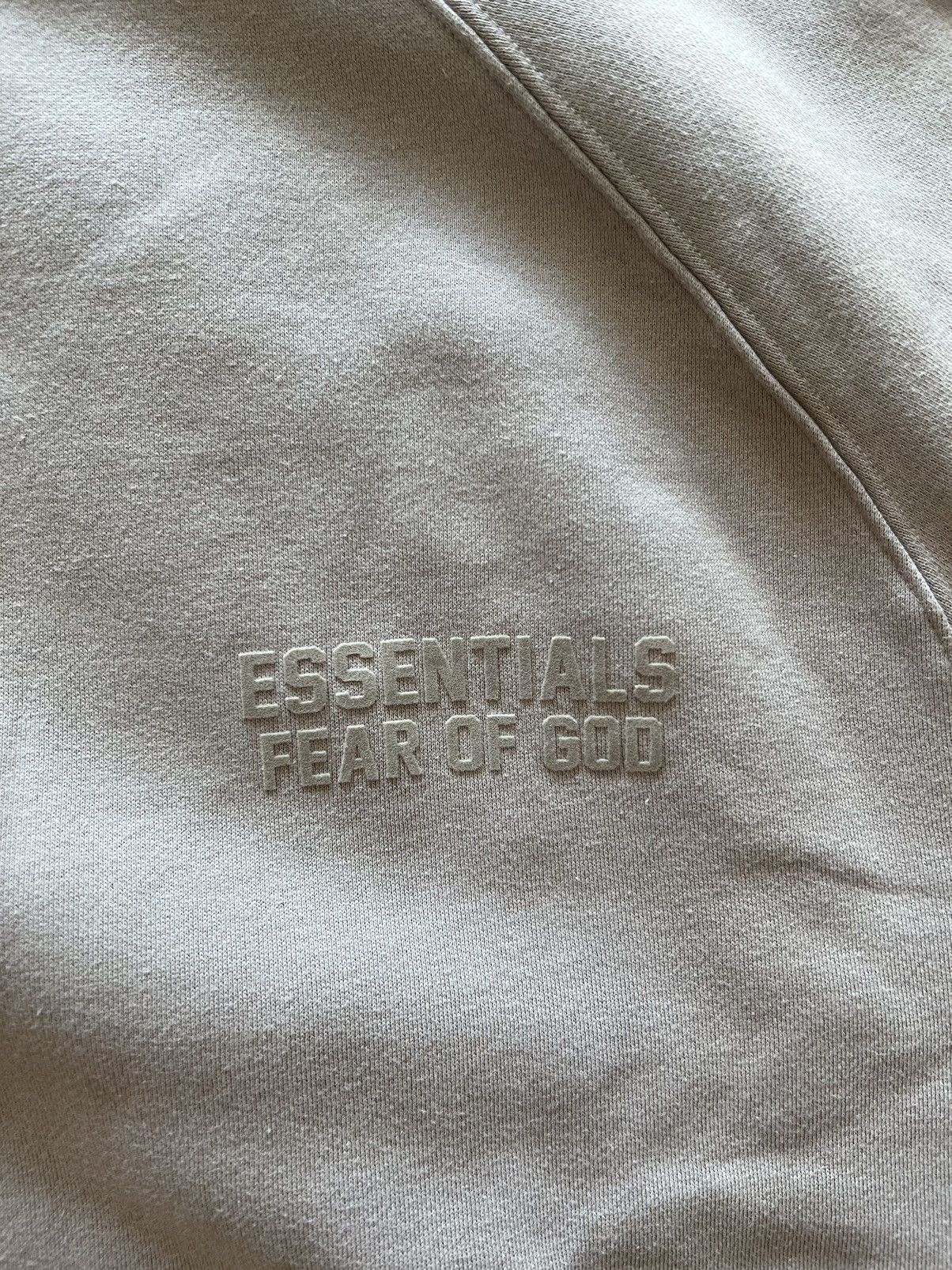 Essentials × Fear of God Fear of God Essentials Tan Logo Crewneck Sweatshirt Size XXL Size US XXL / EU 58 / 5 - 3 Thumbnail