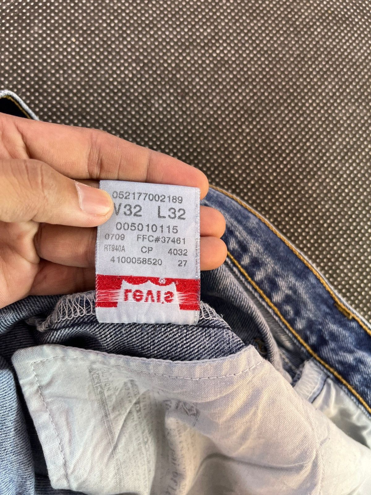 Levi's × Vintage Vintage Levi's 501 Ripped Blue Washed Jeans 32 x 32 - J290 Size US 32 / EU 48 - 8 Thumbnail