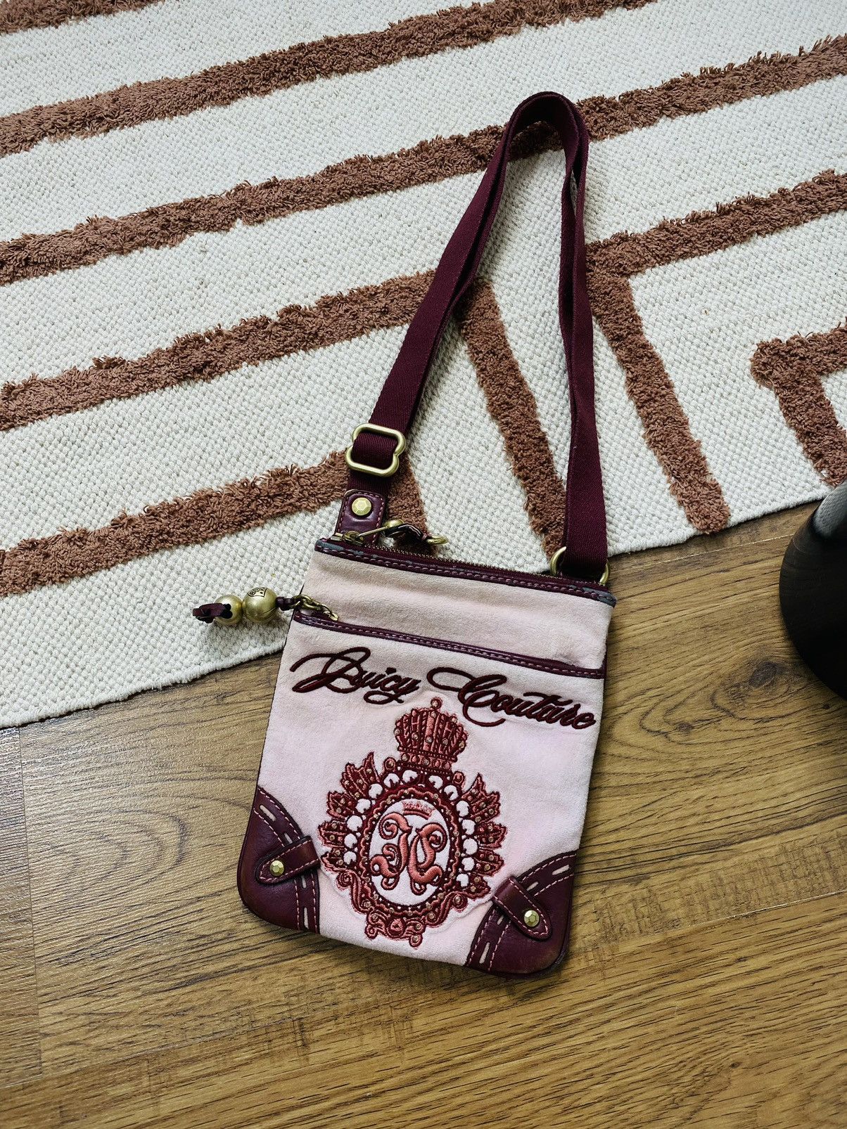 Juicy Couture CUTE VELOUR VINTAGE JUICY COUTURE CROSSBODY BAG Size ONE SIZE - 2 Thumbnail