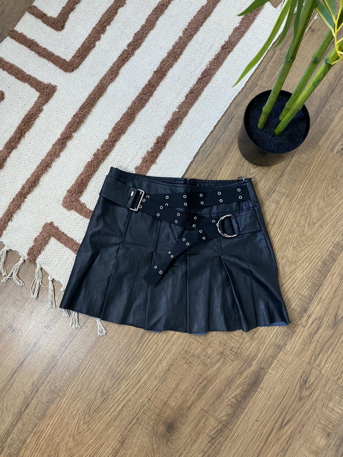 Vintage VINTAGE MORGAN FRANCE GRUNGE LEATHER SKIRT Size 26" / US 2 / IT 38 - 1 Thumbnail