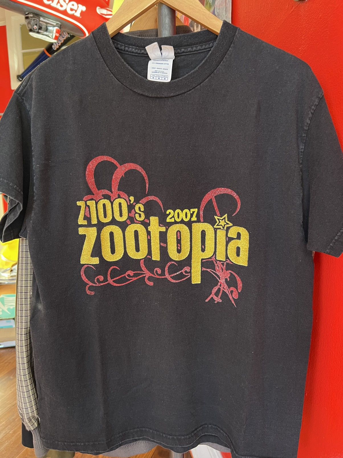 Band Tees × Vintage Vintage Z100 Concert Tee y2k Rihanna Hillary duff Fergue b2k Size US M / EU 48-50 / 2 - 3 Thumbnail
