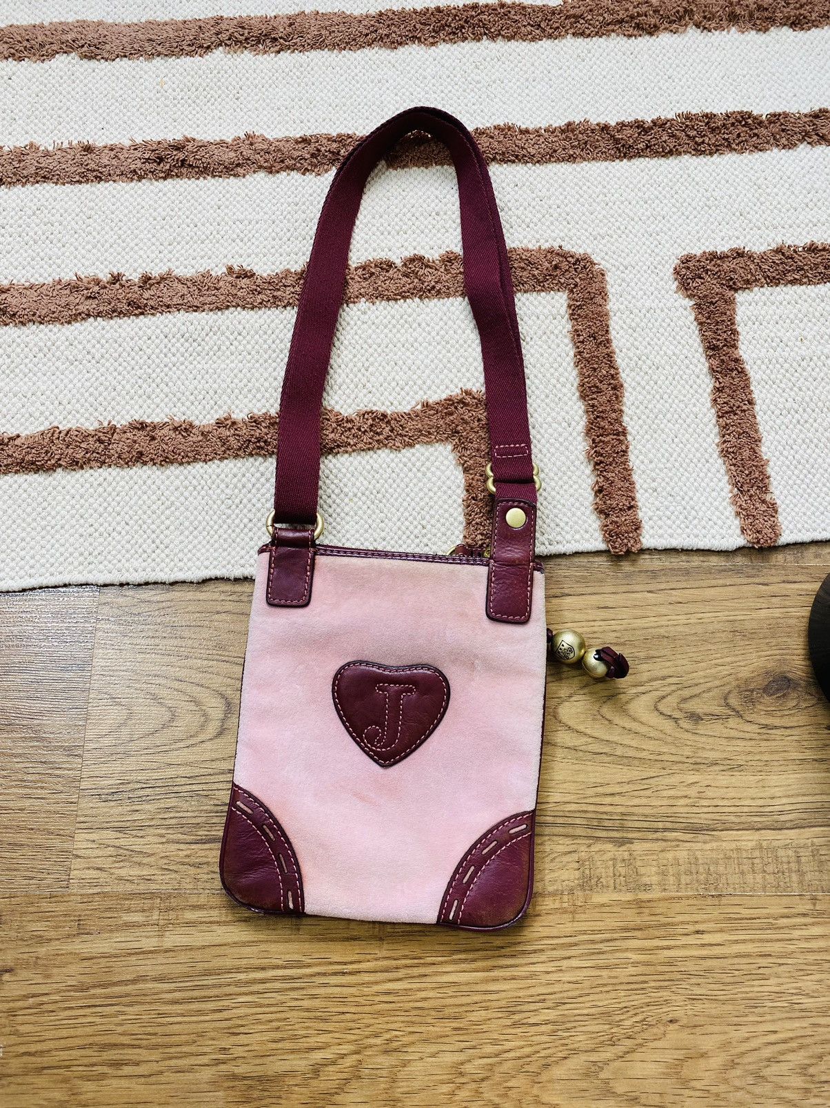 Juicy Couture CUTE VELOUR VINTAGE JUICY COUTURE CROSSBODY BAG Size ONE SIZE - 3 Thumbnail