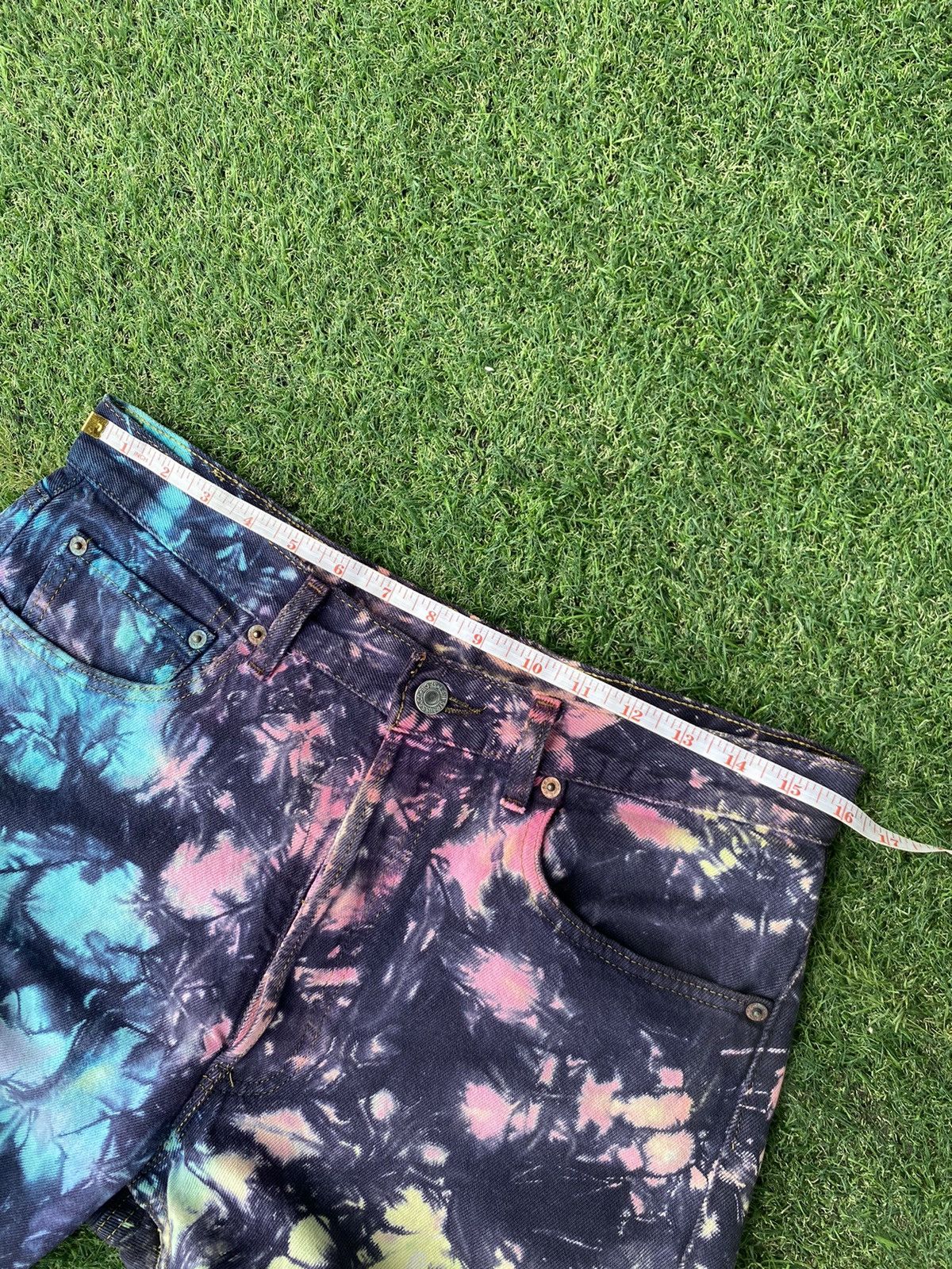 Levi's Thrashed Vintage 80s Levis 501 Tie Dye ERD GRUNGE JEANS Size US 32 / EU 48 - 4 Thumbnail