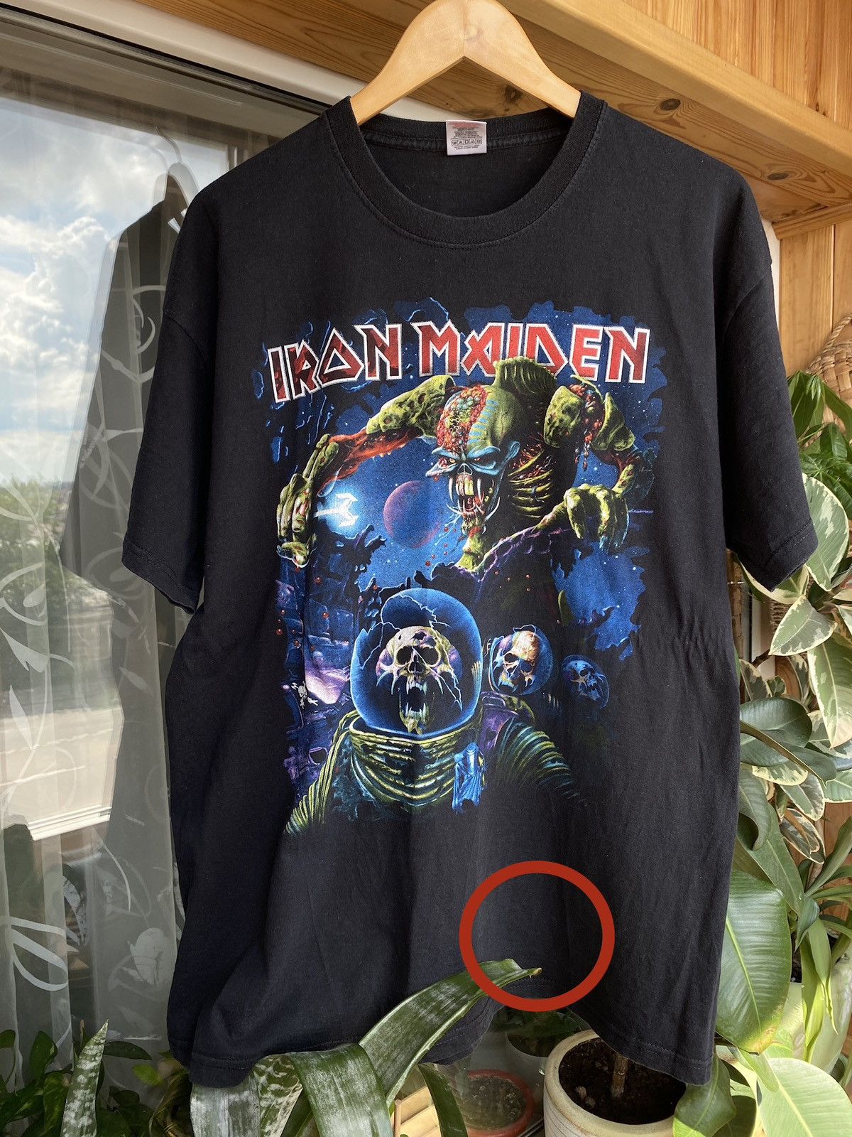 Band Tees × Iron Maiden × Vintage Vintage Iron Maiden 2010 Final Frontier Band TourTee Size US XL / EU 56 / 4 - 9 Thumbnail