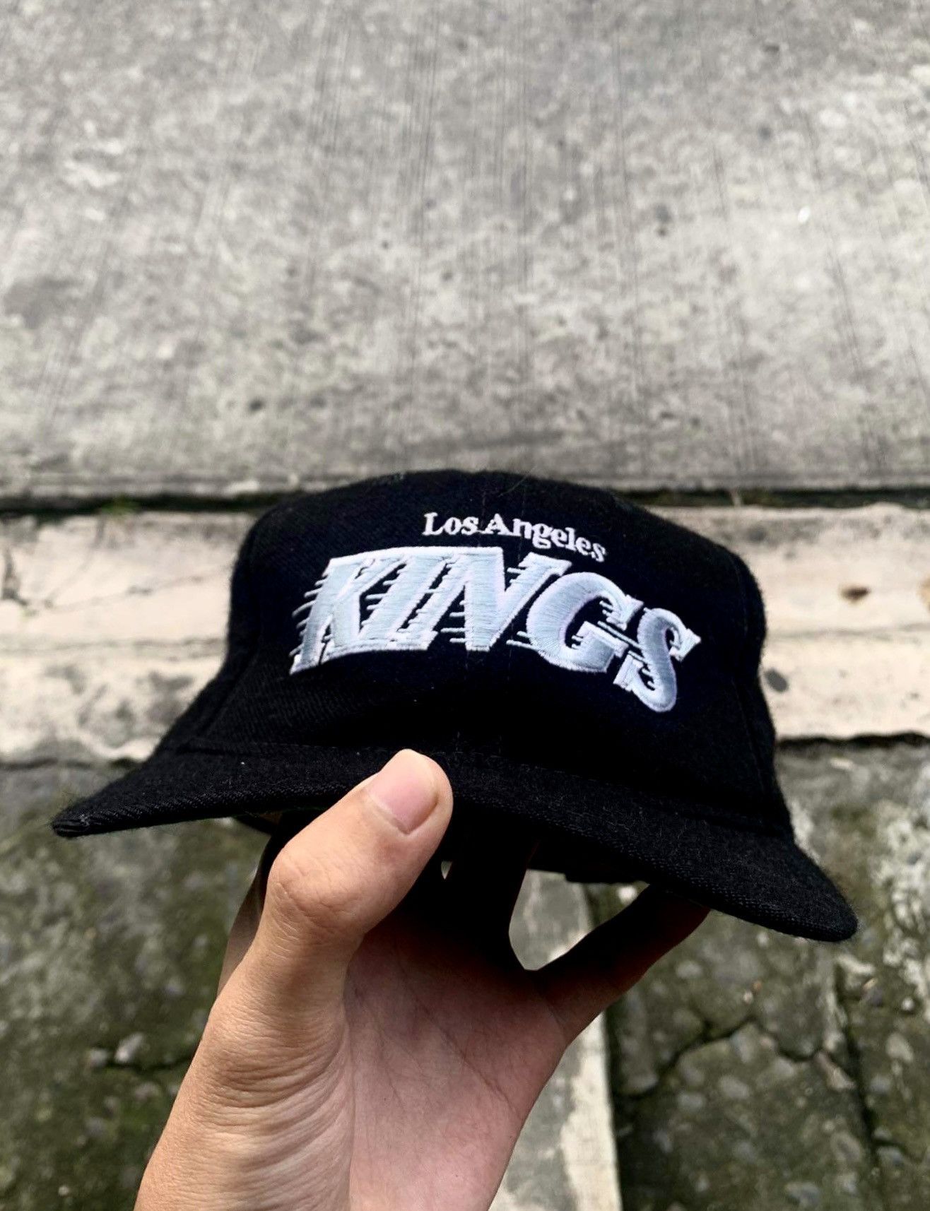 VINTAGE Los Angeles Kings Hat Cap Snap Back Black Starter
