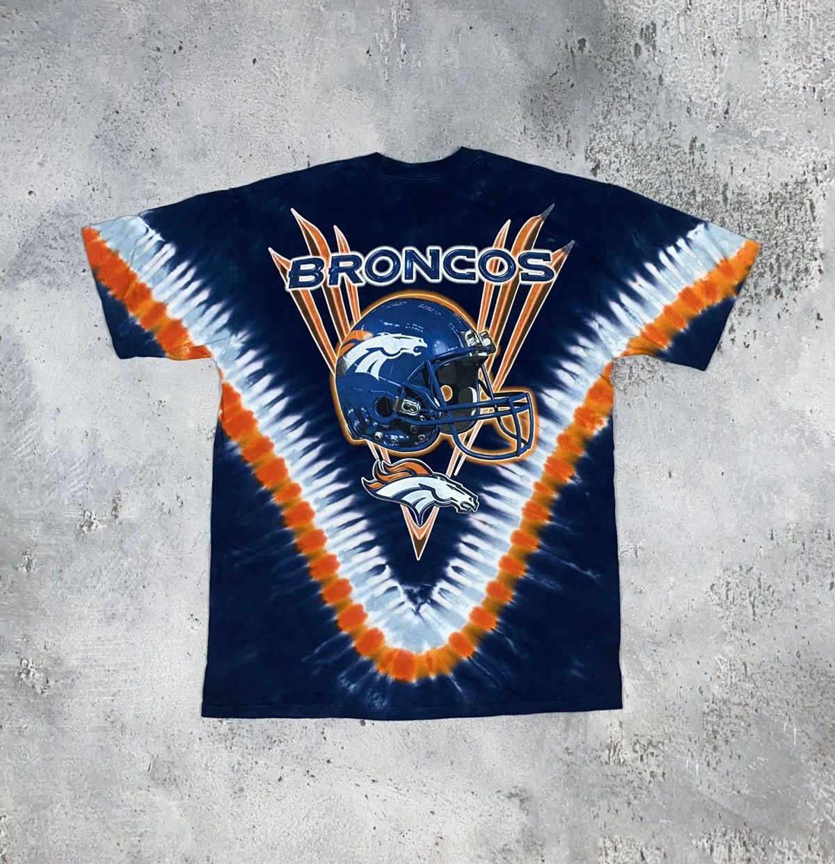 Majestic Broncos Denver NFL vintage t shirt with nice print Size US L / EU 52-54 / 3 - 1 Thumbnail