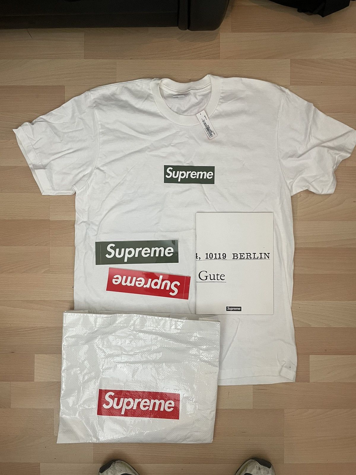 SUPREME Berlin Box Logo Tee 【公式通販】