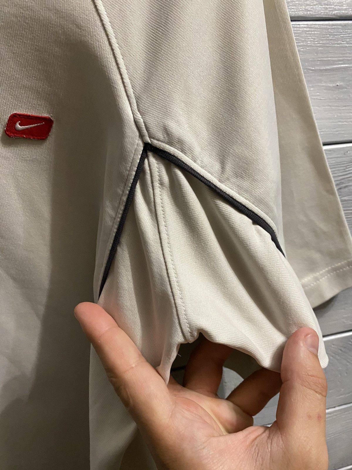 Nike Rare Vintage T-Shirt Nike y2k style. Small swoosh. Size US S / EU 44-46 / 1 - 4 Thumbnail
