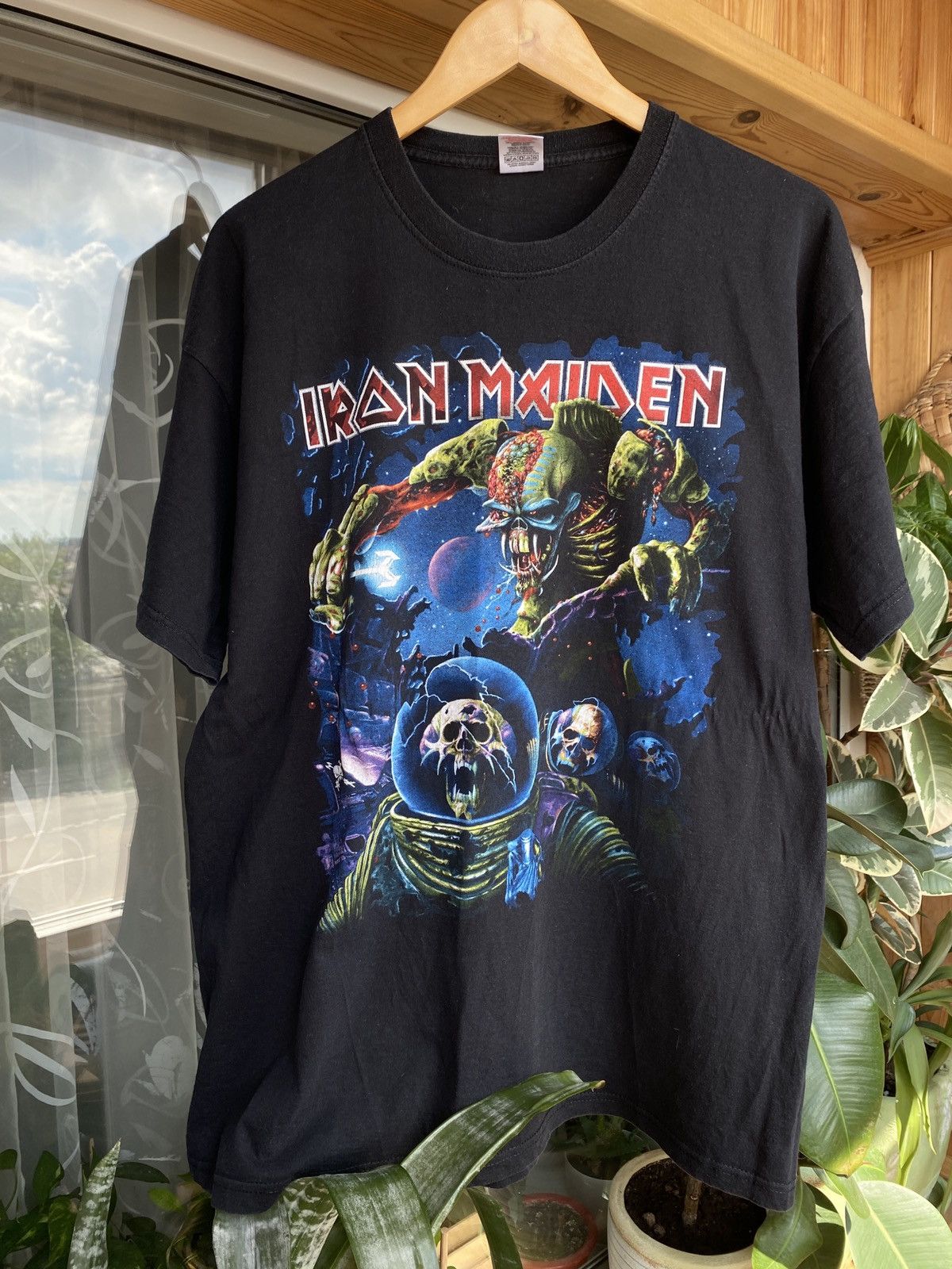 Band Tees × Iron Maiden × Vintage Vintage Iron Maiden 2010 Final Frontier Band TourTee Size US XL / EU 56 / 4 - 1 Thumbnail
