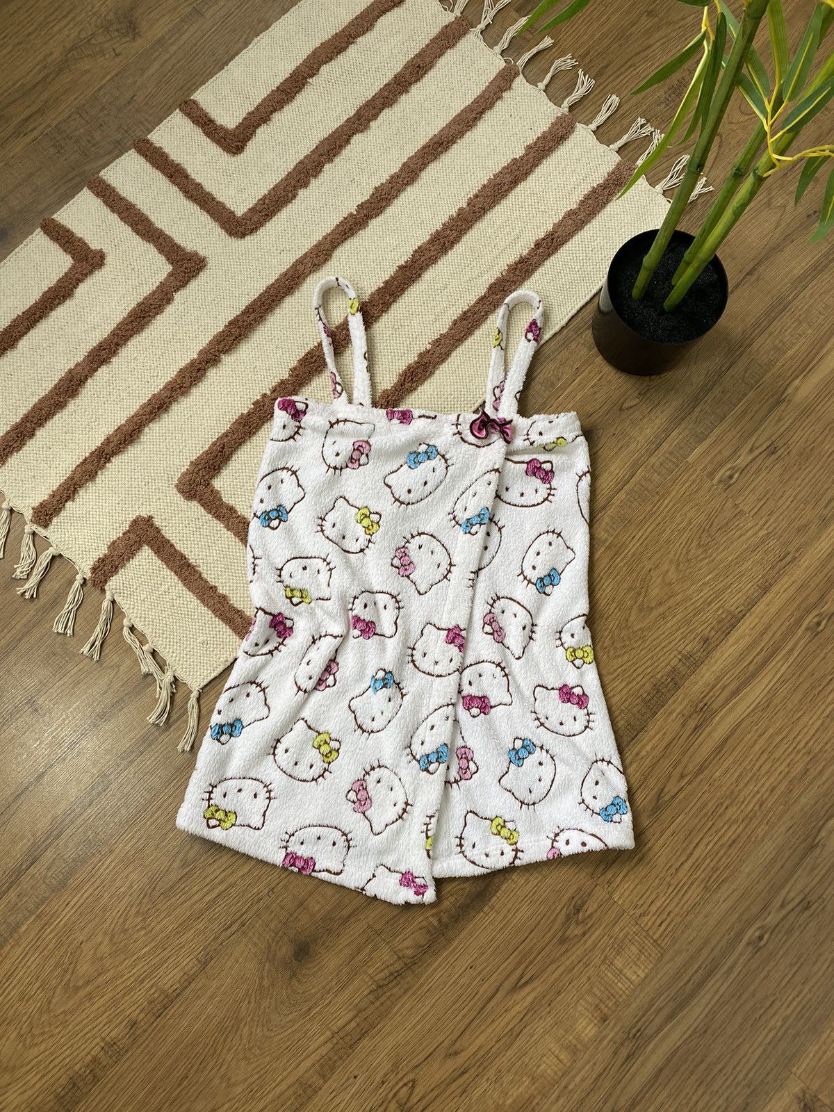 Cartoon Network CUTE HELLO KITTY MOHEIR AFTER SHOWER PAJAMA DRESS Size M / US 6-8 / IT 42-44 - 1 Thumbnail
