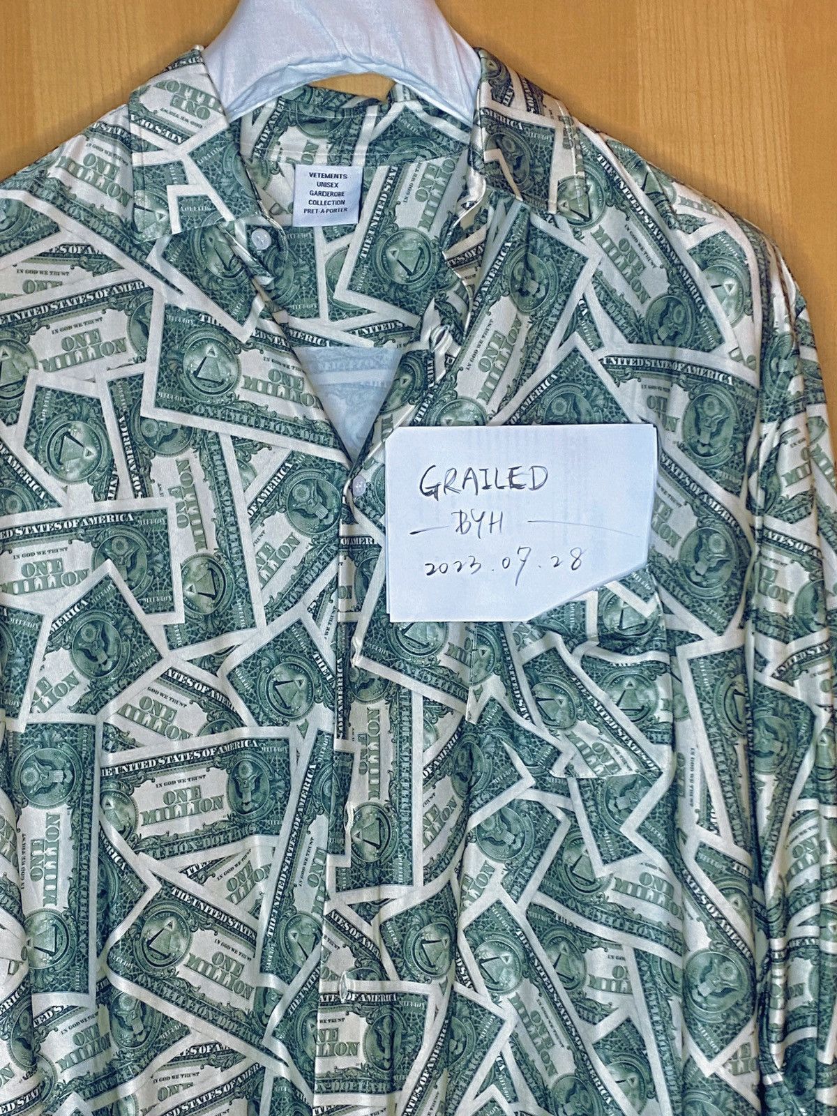 Vetements Oversized VETEMENTS 'Million Dollar' Printed Satin Shirt Size US L / EU 52-54 / 3 - 16 Thumbnail