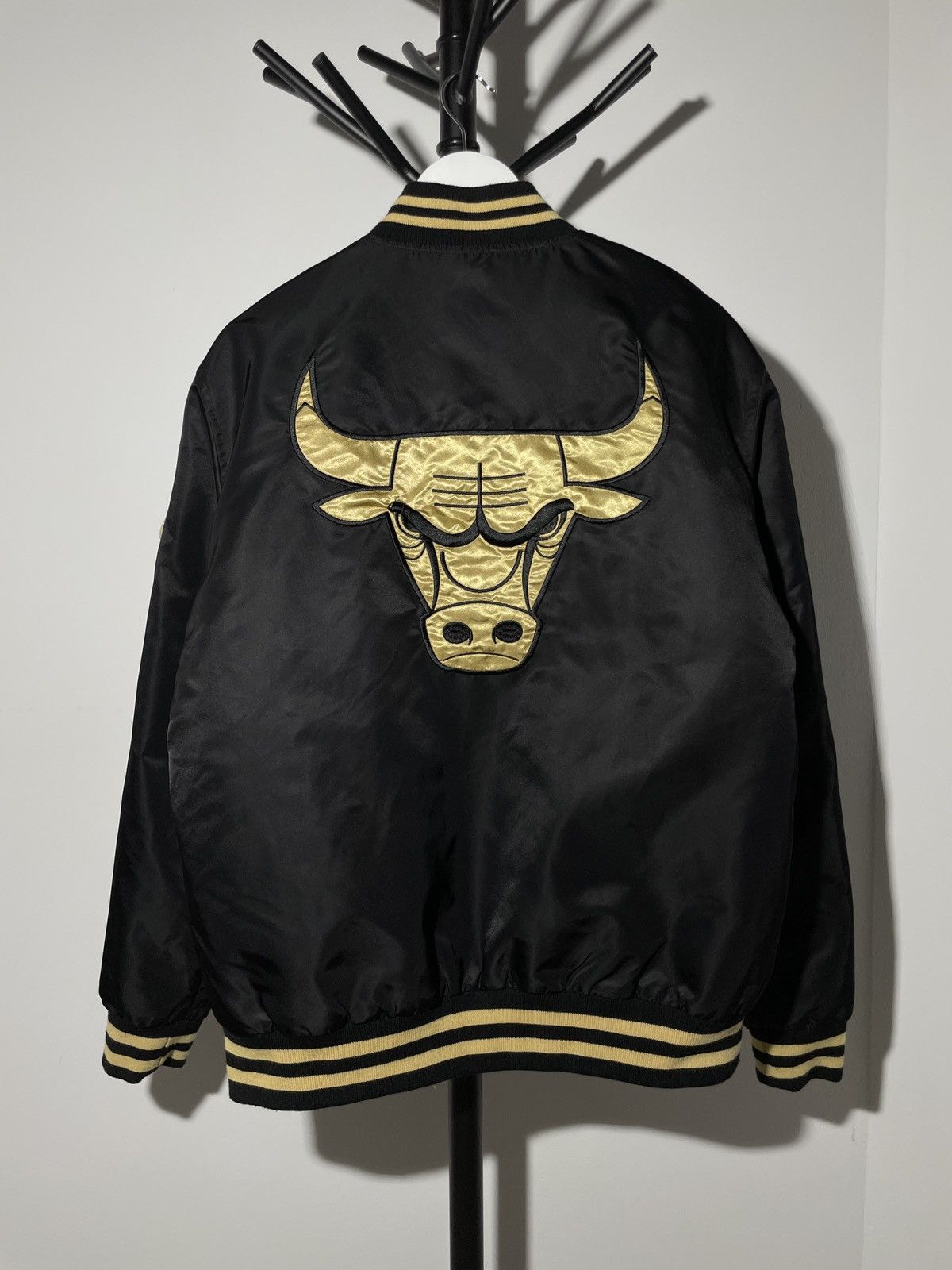 NBA Chicago Bulls NBA bombers jacket Size US L / EU 52-54 / 3 - 14 Thumbnail