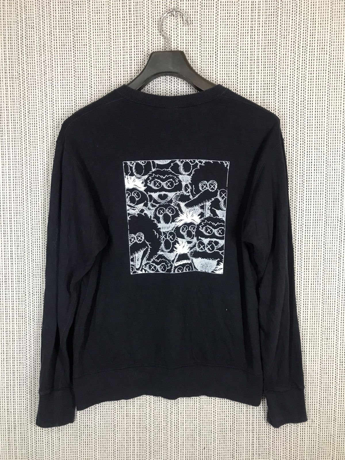 Japanese Brand × Kaws × Uniqlo ‼️KAWS X UNIQLO X SESAME STREET SWEATSHIRT BIGLOGO‼️ Size US M / EU 48-50 / 2 - 6 Thumbnail