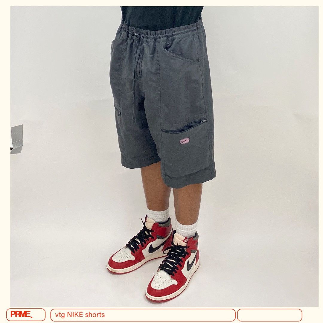 Vintage vintage Y2K NIKE Swoosh Cargo pocket trunk shorts Size US 38 / EU 54 - 1 Thumbnail