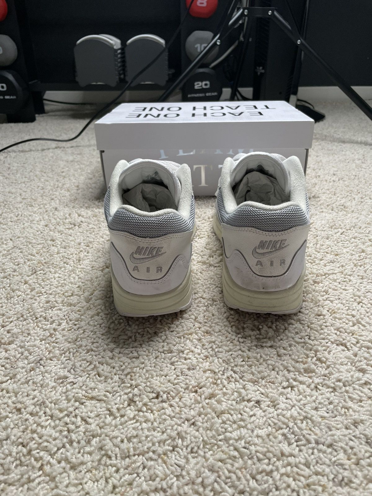 Nike Nike Air Max 1 x Patta “Platinum” Size US 10.5 / EU 43-44 - 5 Thumbnail