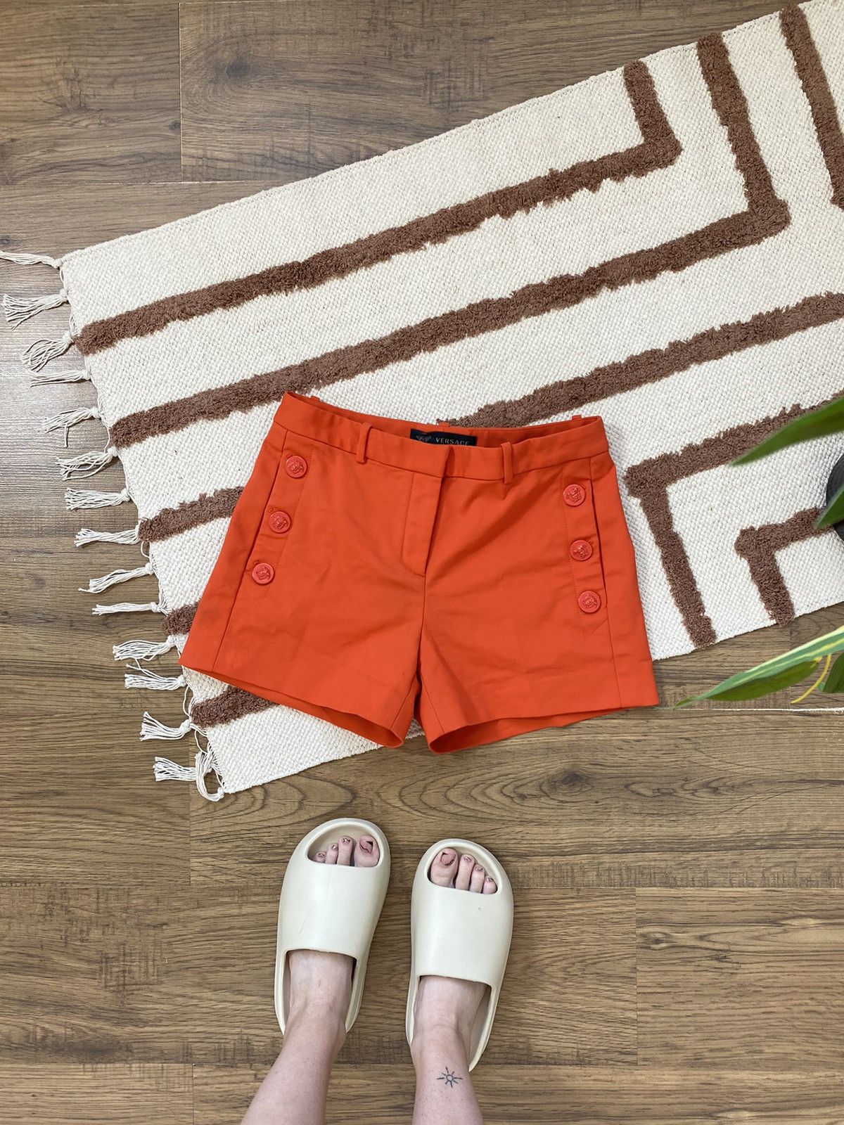 Versace VERSACE ORANGE NYLON SHORTS Size 27" / US 4 / IT 40 - 1 Thumbnail