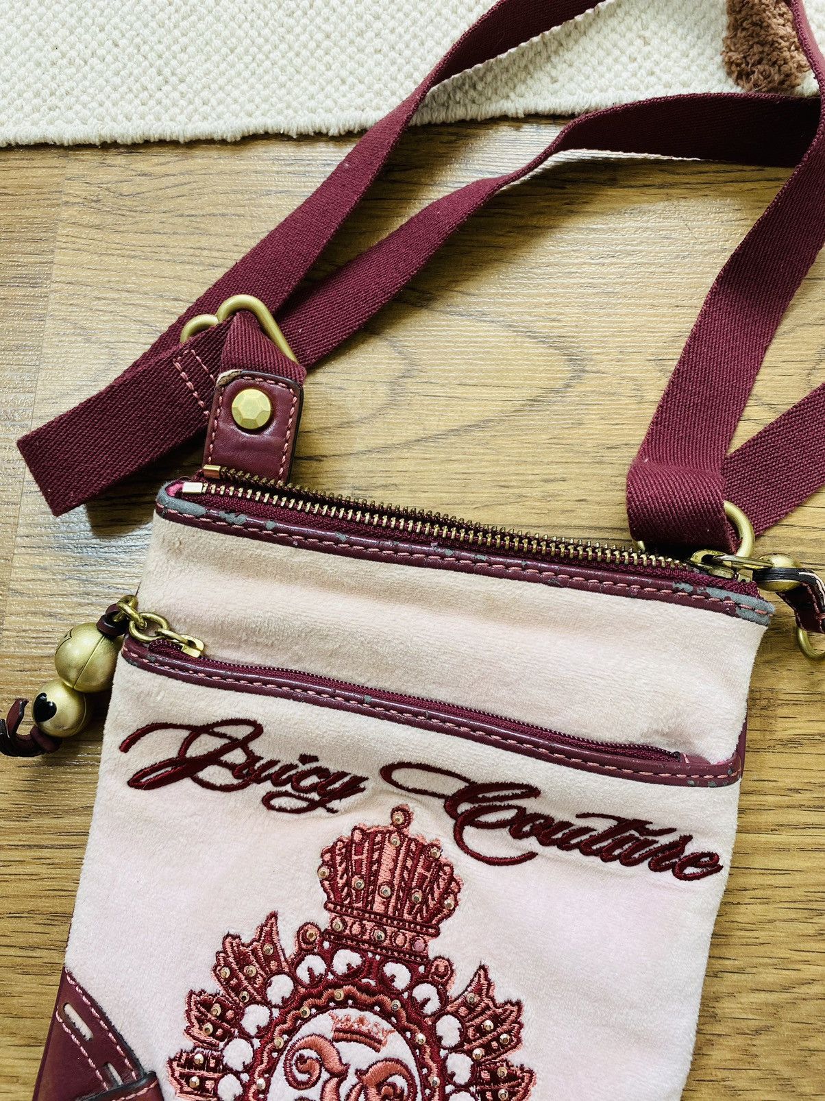 Juicy Couture CUTE VELOUR VINTAGE JUICY COUTURE CROSSBODY BAG Size ONE SIZE - 4 Thumbnail