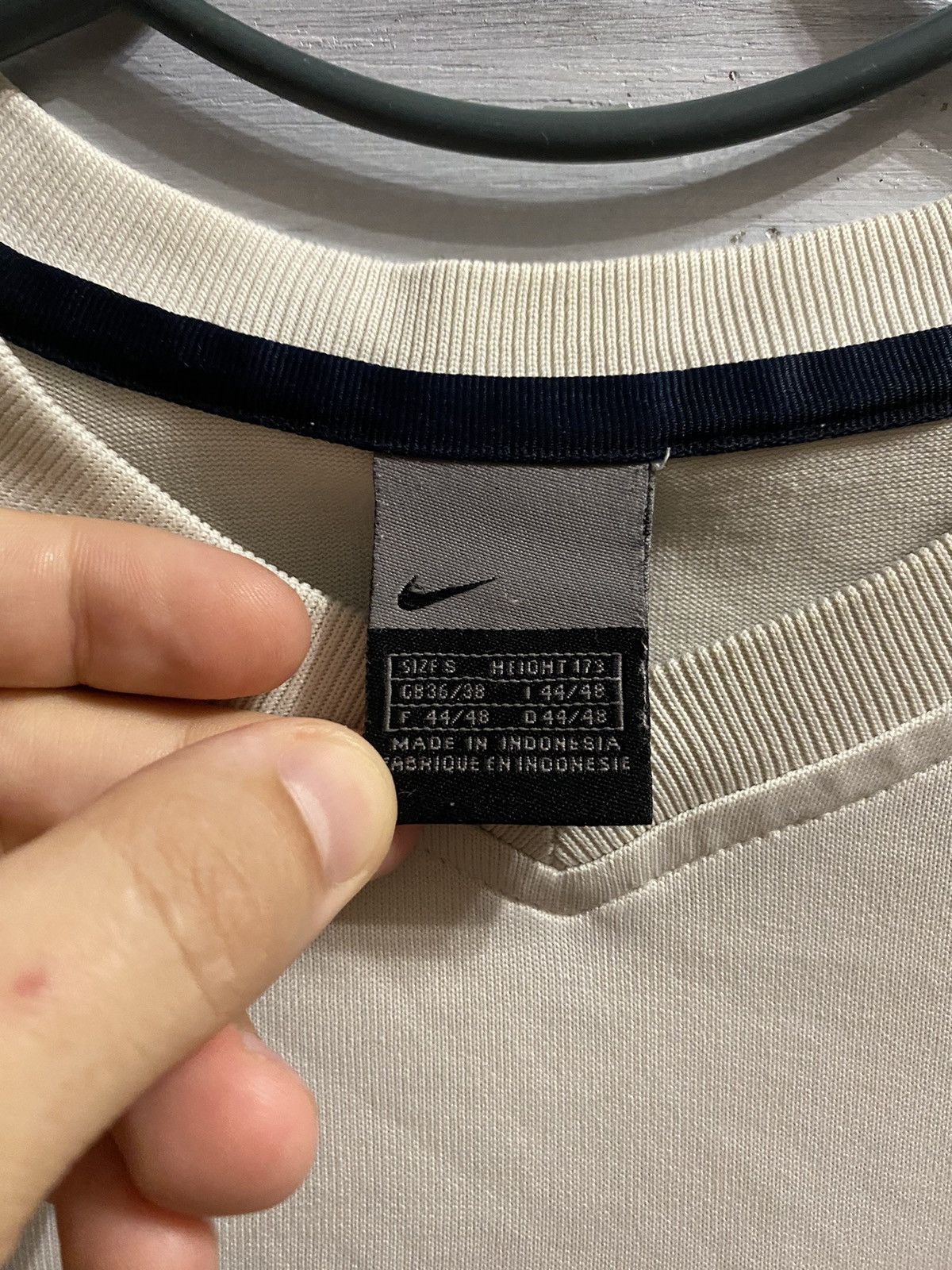 Nike Rare Vintage T-Shirt Nike y2k style. Small swoosh. Size US S / EU 44-46 / 1 - 6 Thumbnail