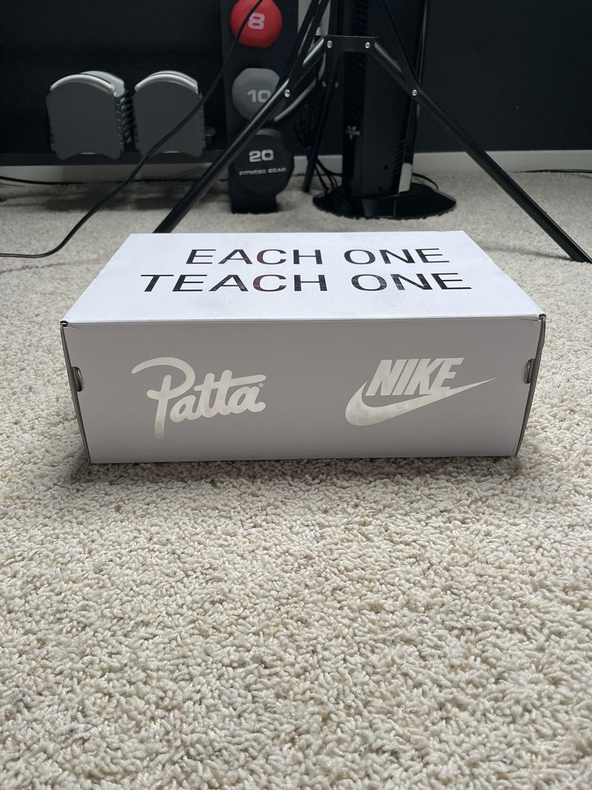 Nike Nike Air Max 1 x Patta “Platinum” Size US 10.5 / EU 43-44 - 13 Thumbnail