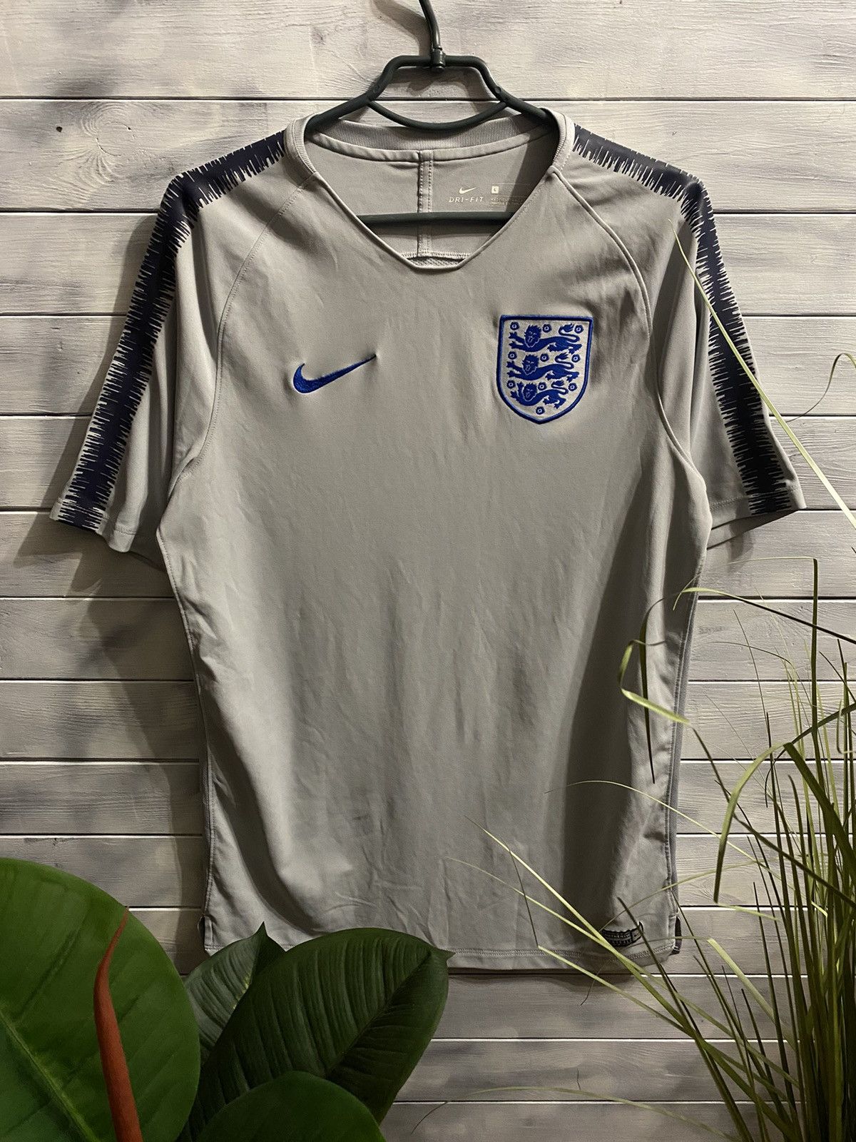 Nike Rare Vintage T-Shirt Nike x England . Y2K style. Size US M / EU 48-50 / 2 - 1 Thumbnail