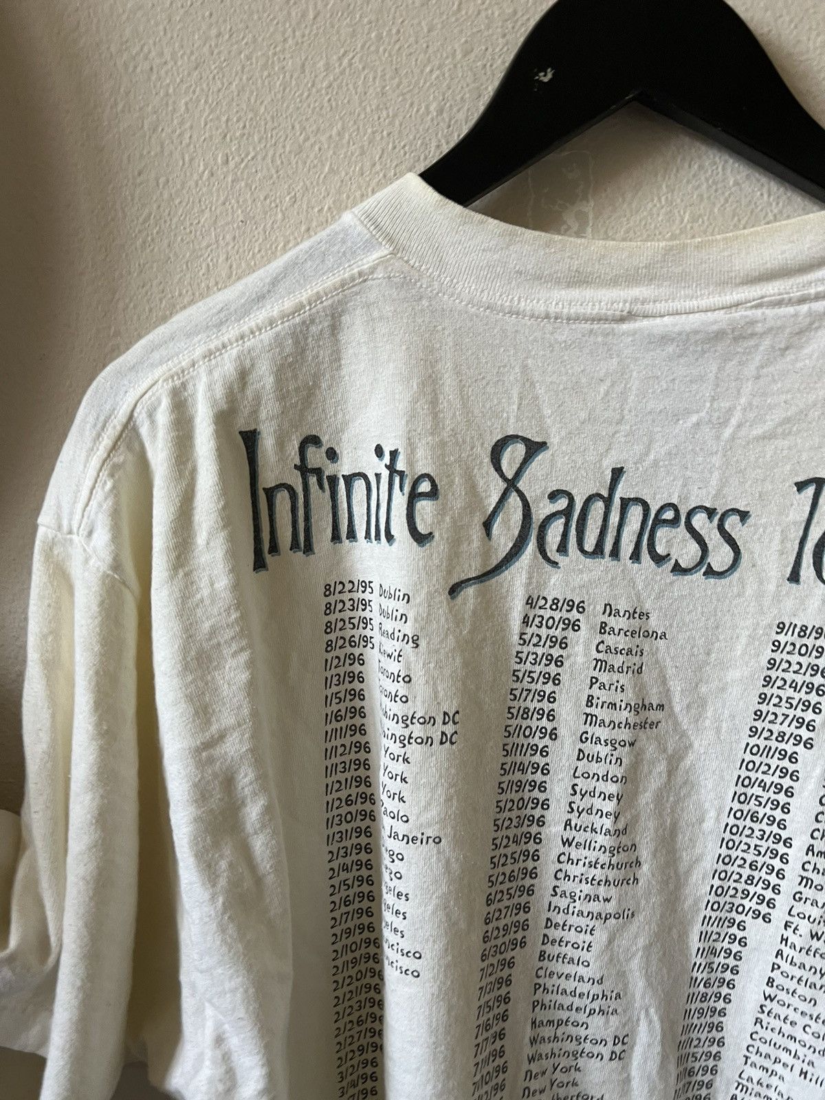 Band Tees Smashing Pumpkings Infinite Sadness Vintage 96 World T-shirt Size US XL / EU 56 / 4 - 8 Thumbnail