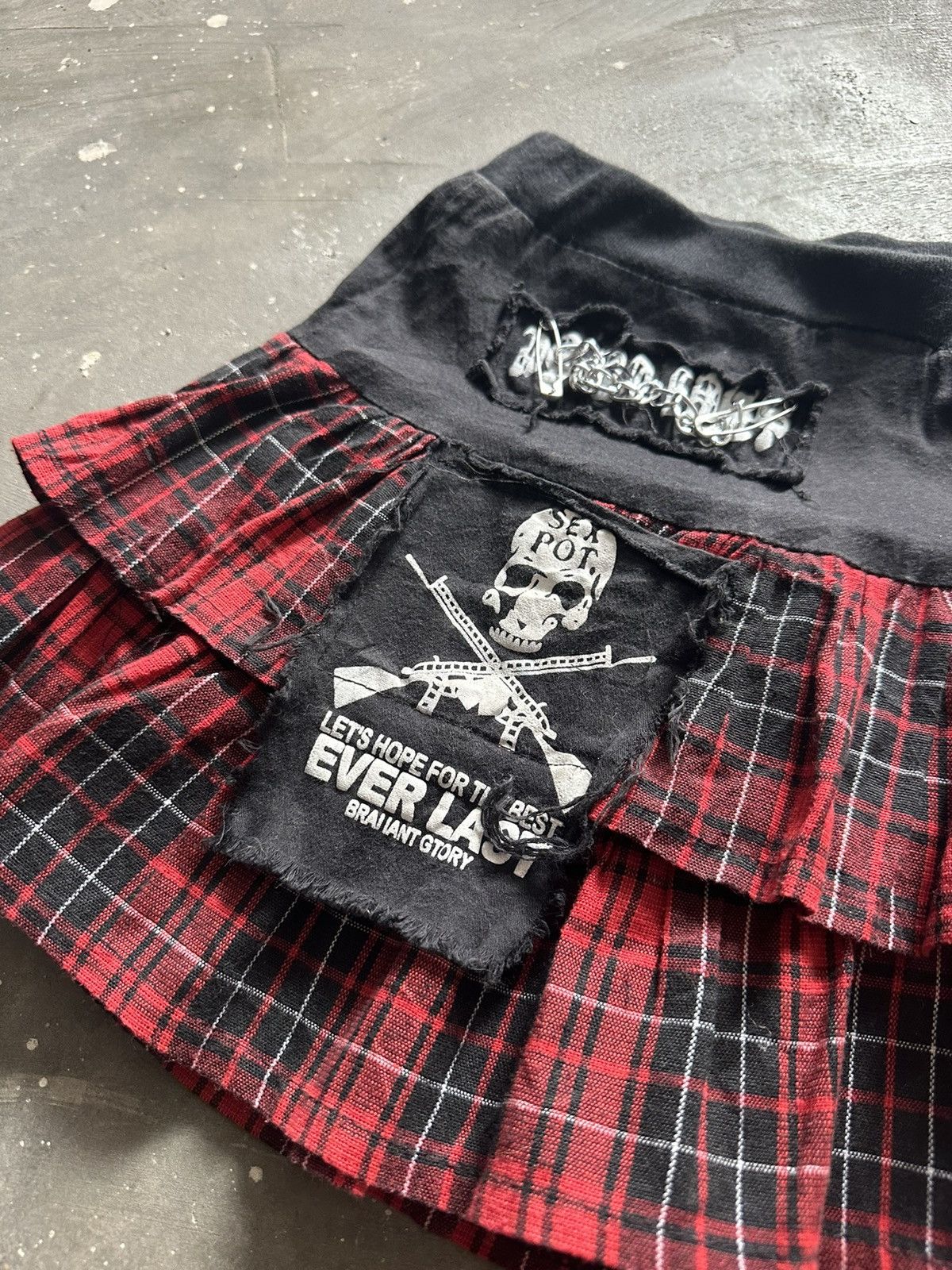 Japanese Brand Sex Pot Punk Bondage Style Chain Skull Mini Skirt Size 26" / US 2 / IT 38 - 5 Thumbnail