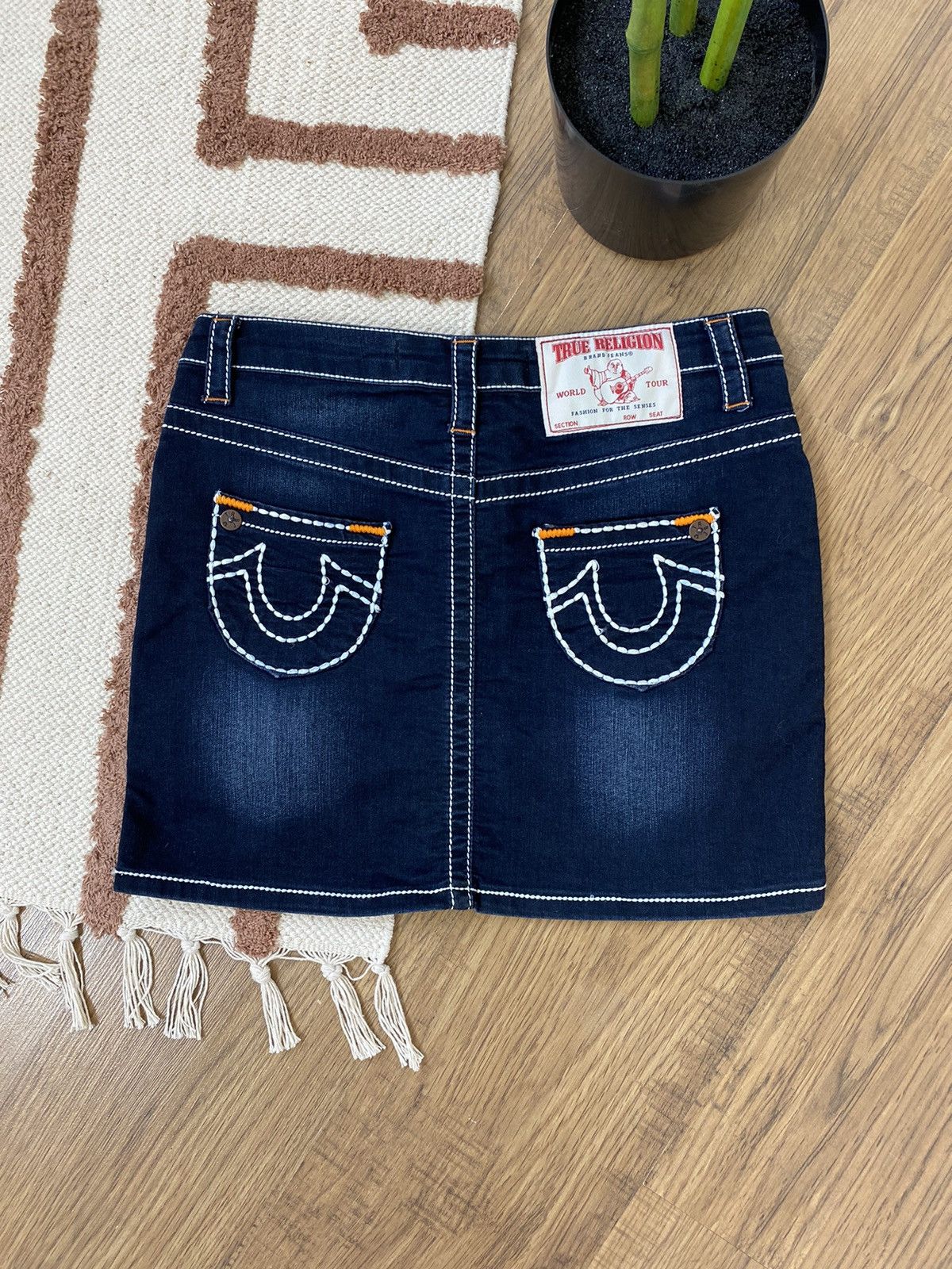 True Religion TRUE RELIGION DENIM CONTRAST STITCH MINI SKIRT Size 31" - 2 Thumbnail