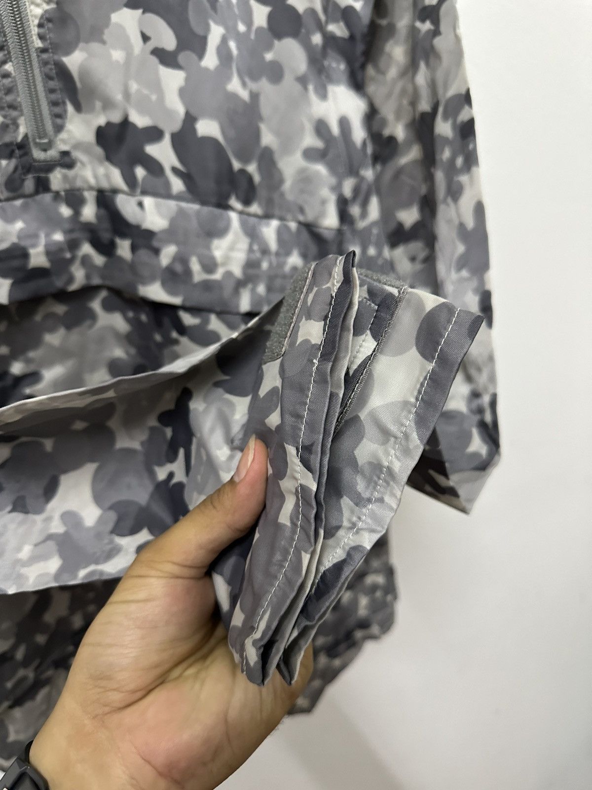 Disney × Mickey Mouse × Vintage Vintage Tokyo Disneyland Camo Anorak Hoodie Jacket Size US M / EU 48-50 / 2 - 5 Thumbnail
