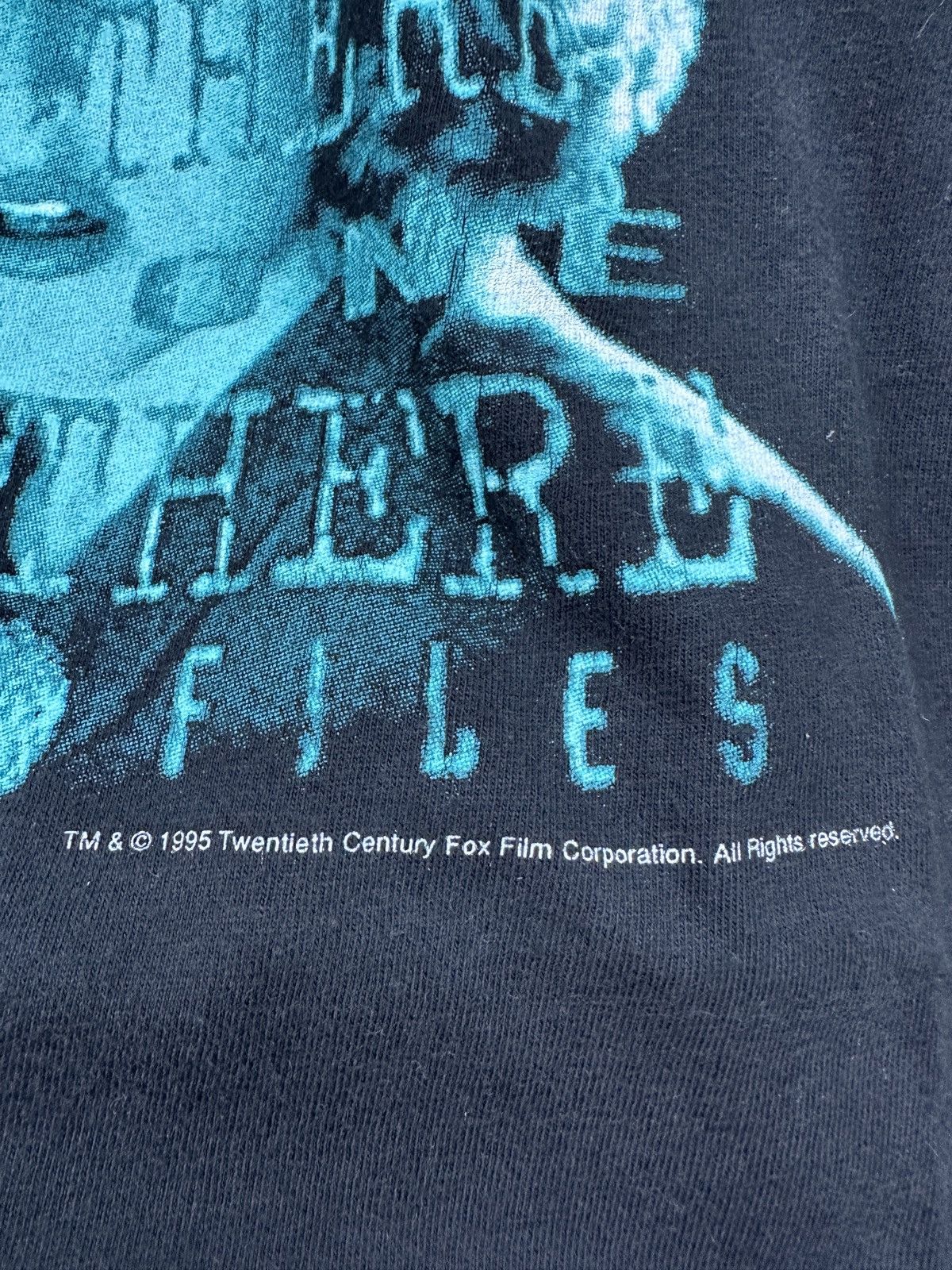 Vintage Vintage The X Files ©️1995 Century Fox Tshirt A43 Size US L / EU 52-54 / 3 - 3 Thumbnail