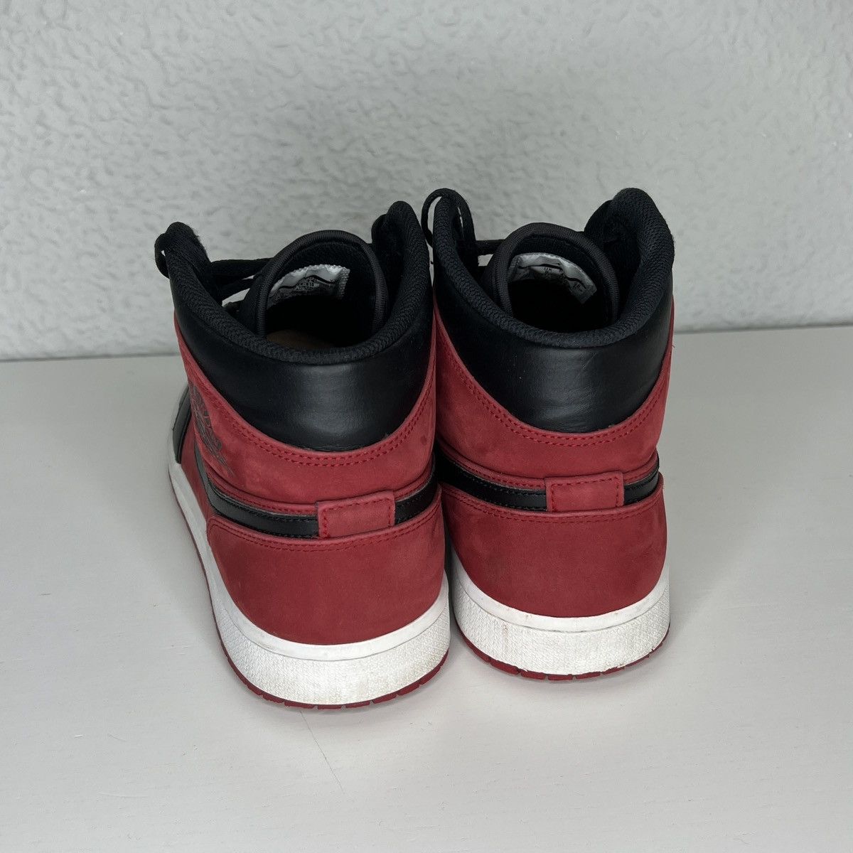 Jordan Brand Nike Air Jordan 1 Bred Black Red High Sneakers Shoes Swoosh Size US 10 / EU 43 - 3 Thumbnail