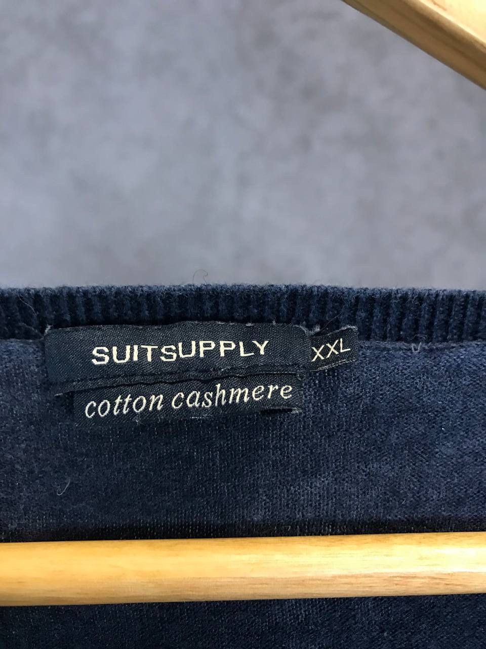 Suitsupply Suitsupply cashmere v neck sweater Size US XL / EU 56 / 4 - 3 Thumbnail