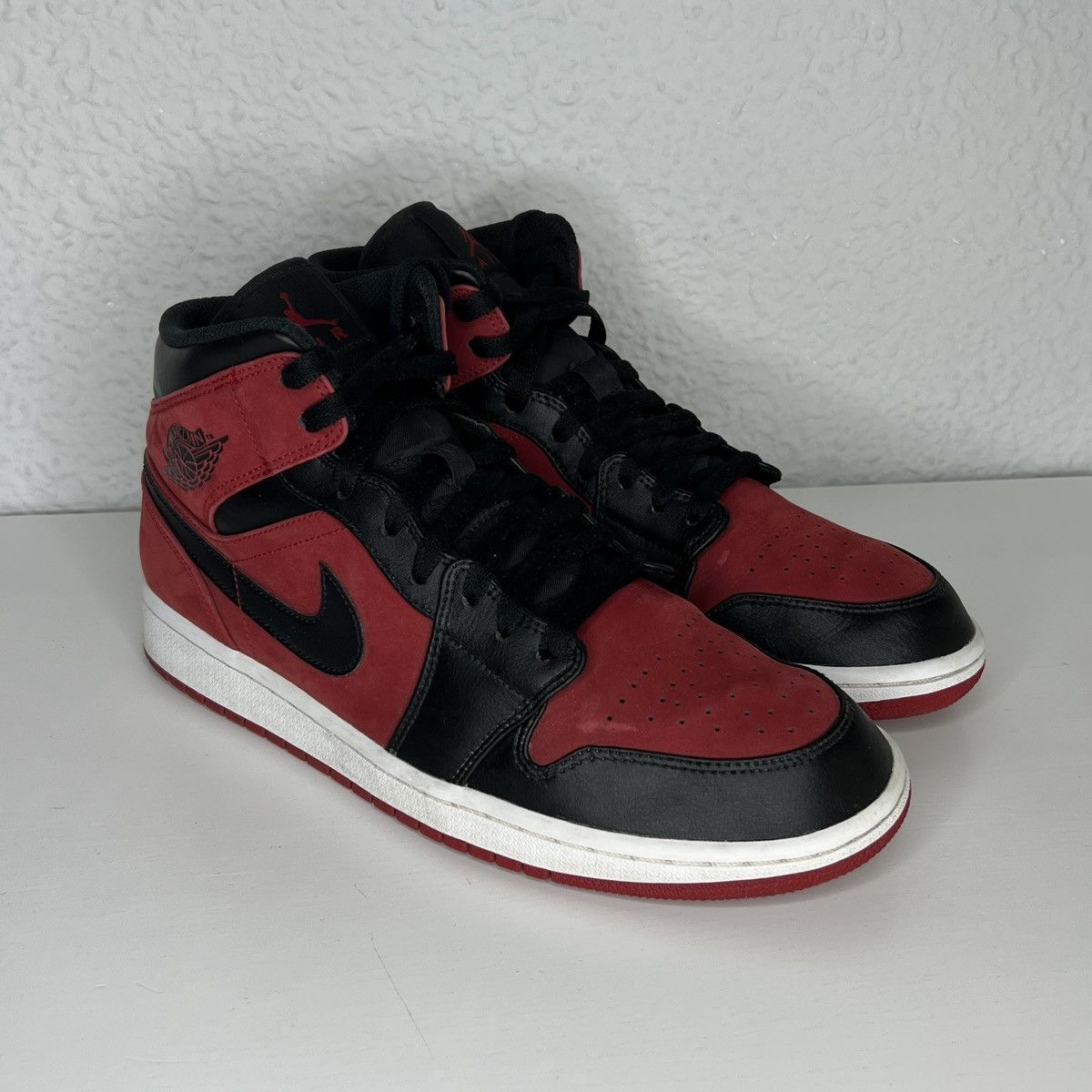 Jordan Brand Nike Air Jordan 1 Bred Black Red High Sneakers Shoes Swoosh Size US 10 / EU 43 - 2 Thumbnail