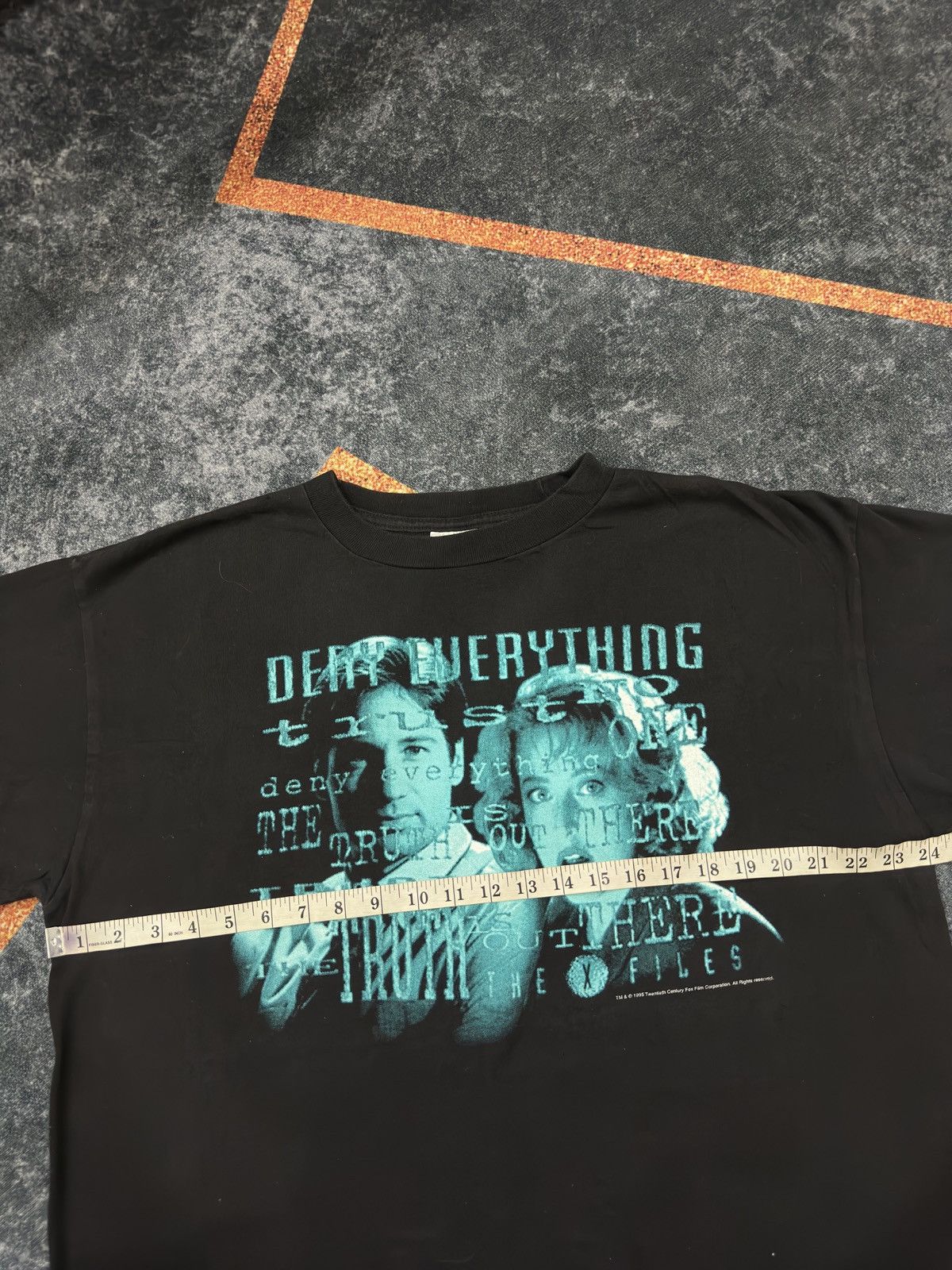 Vintage Vintage The X Files ©️1995 Century Fox Tshirt A43 Size US L / EU 52-54 / 3 - 5 Thumbnail