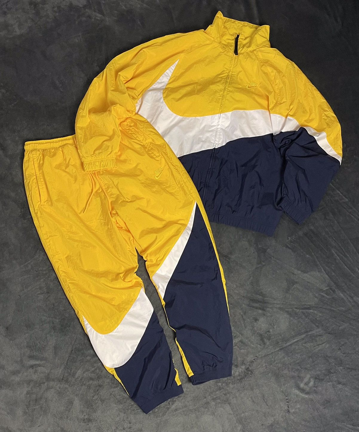90’s NIKE Swoosh Navy Blue Nylon Athletic Track Ankle Zip Jogger Pants Size Large