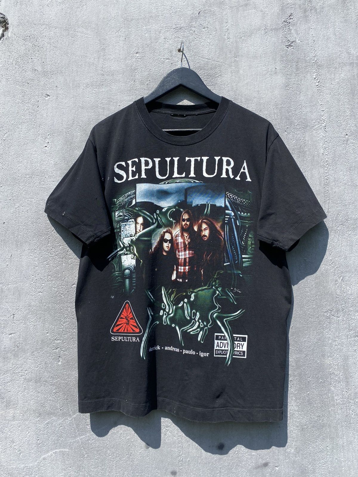 Band Tees Vintage Sepultura Bootleg Shirt Tee Size US M / EU 48-50 / 2 - 1 Thumbnail