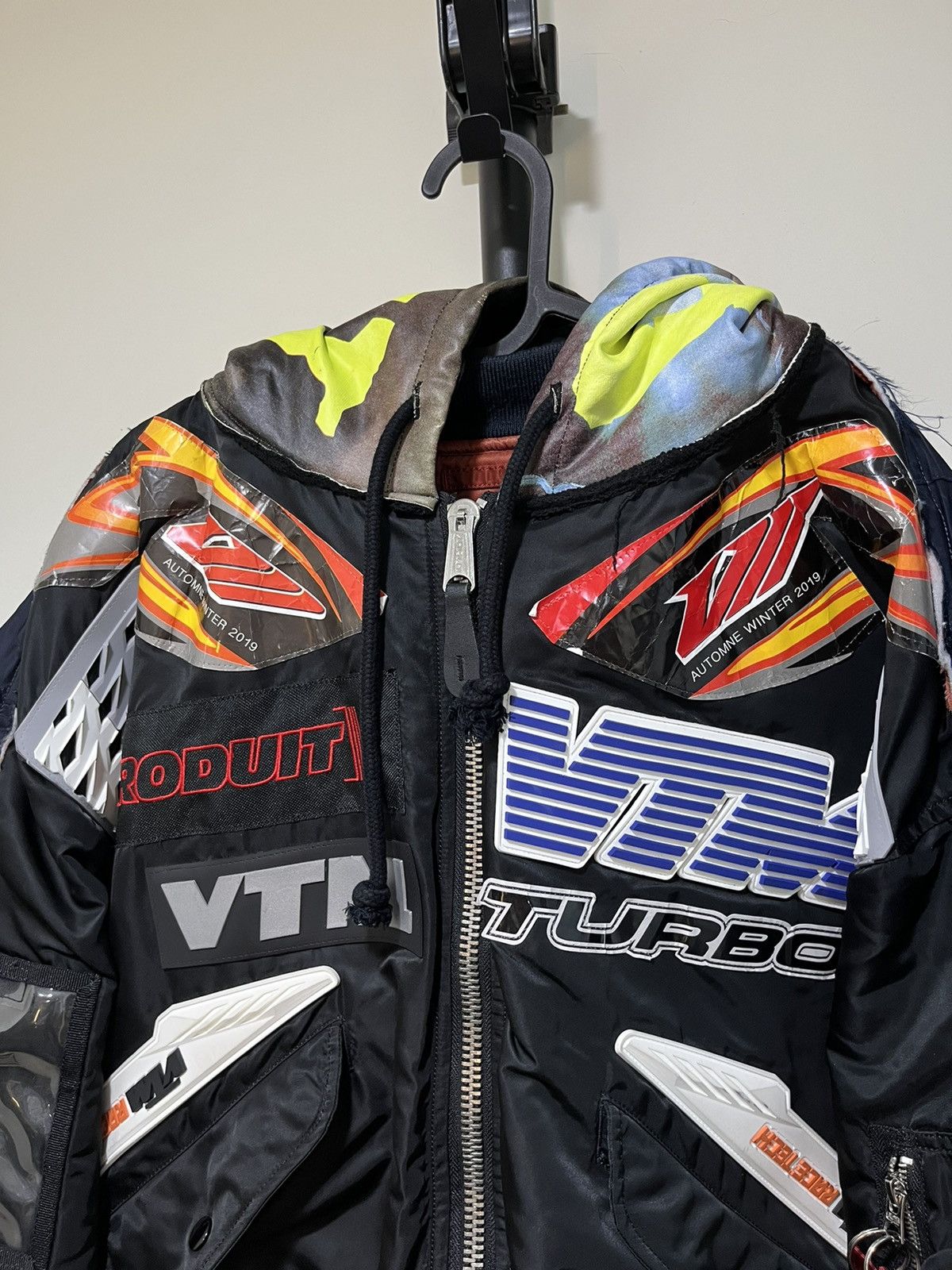 かものはし★VETEMENTS RACING LOGO BOMBER pixelcut_34_f34e3bac-5adf-4137