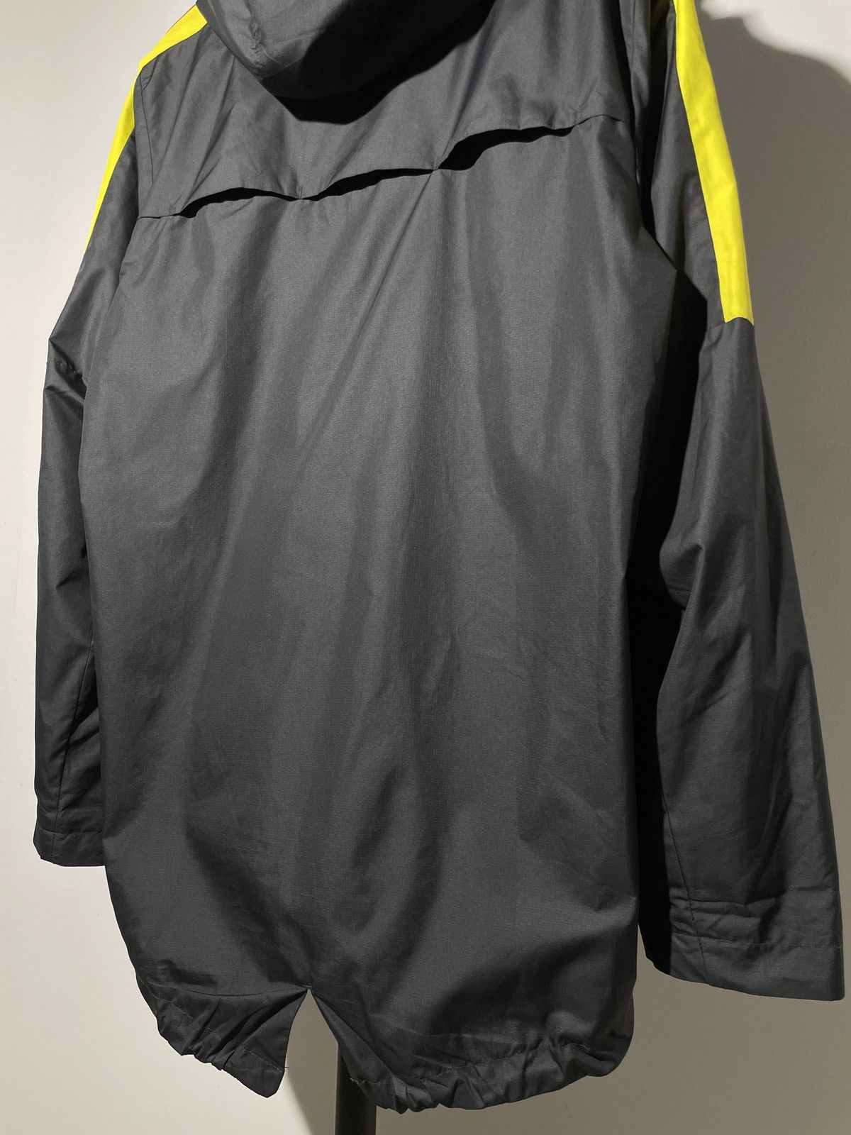 Nike 2016 2017 | Manchester City Nike Rain Soccer Jacket Size US L / EU 52-54 / 3 - 20 Thumbnail