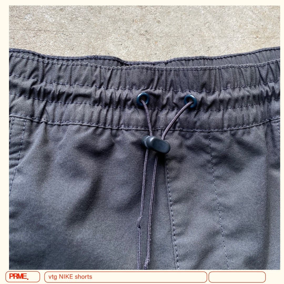 Vintage vintage Y2K NIKE Swoosh Cargo pocket trunk shorts Size US 38 / EU 54 - 14 Thumbnail