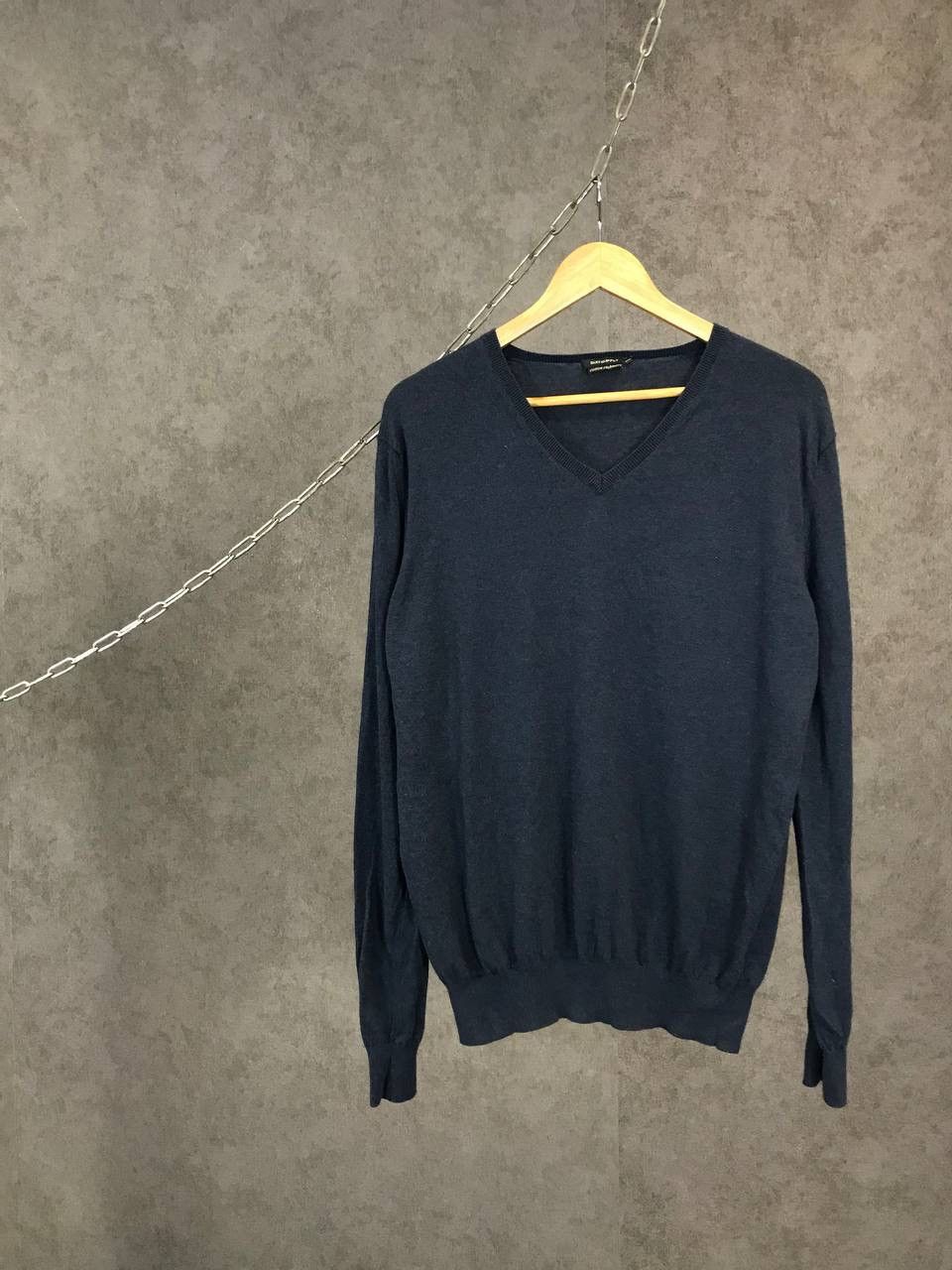 Suitsupply Suitsupply cashmere v neck sweater Size US XL / EU 56 / 4 - 1 Thumbnail