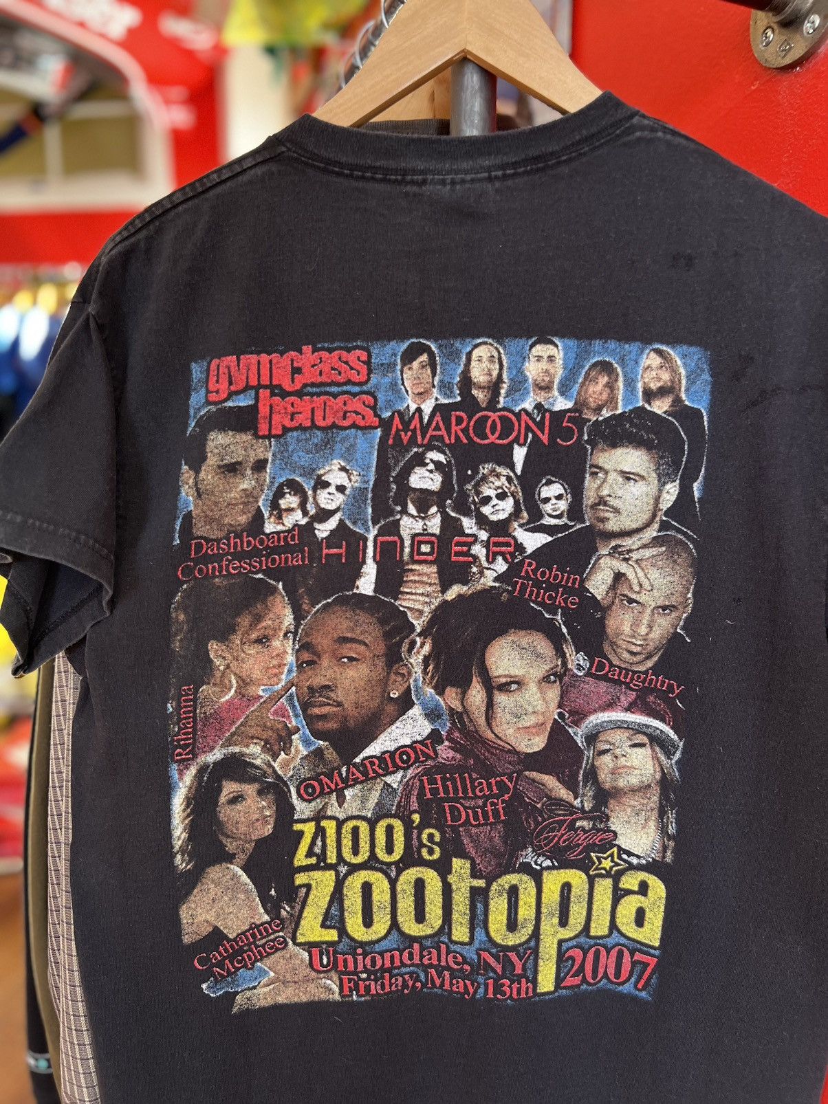 Band Tees × Vintage Vintage Z100 Concert Tee y2k Rihanna Hillary duff Fergue b2k Size US M / EU 48-50 / 2 - 1 Thumbnail