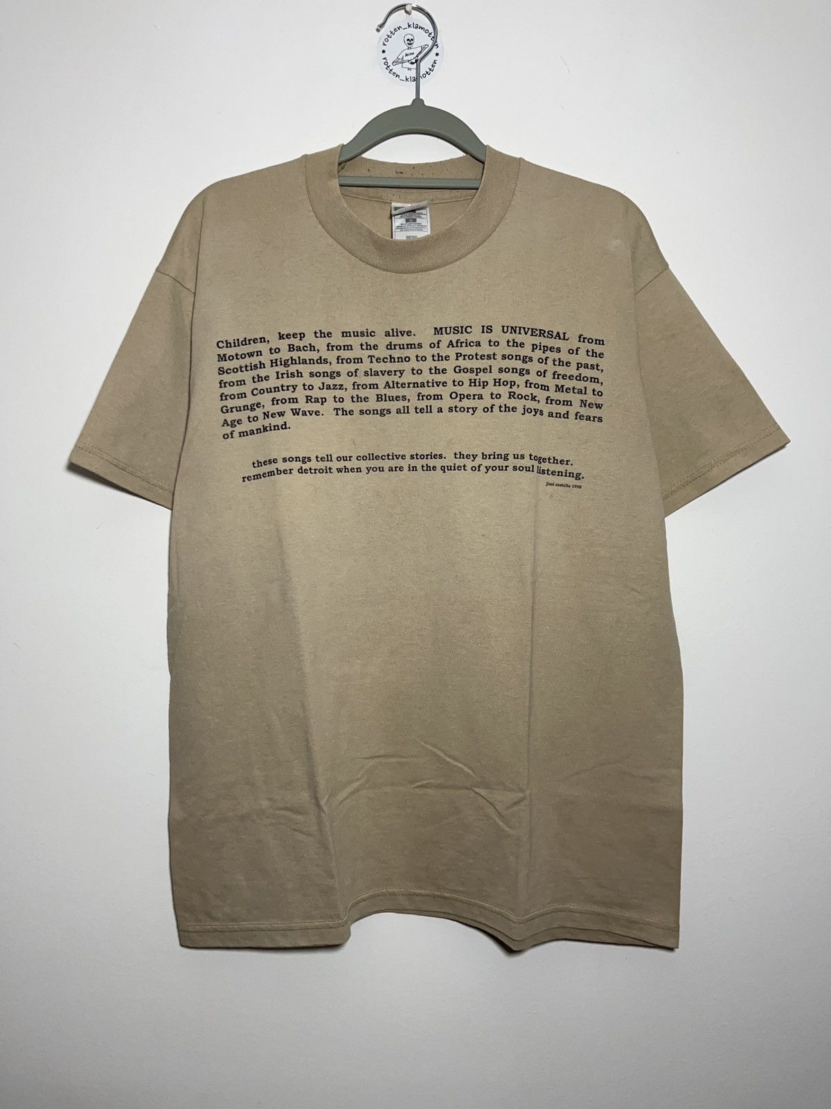 Vintage 90s script vintage t-shirt keep the music alive Size US L / EU 52-54 / 3 - 1 Thumbnail