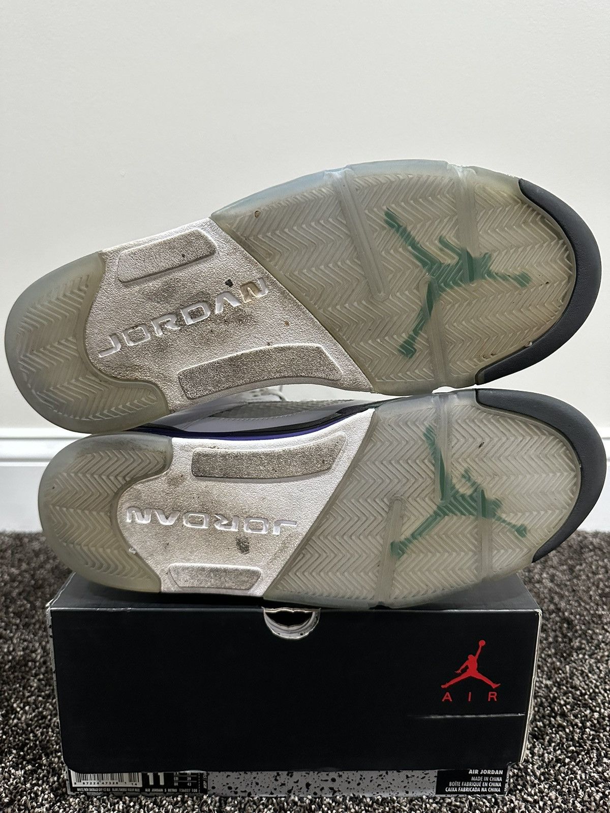 Jordan Brand Air Jordan 5 Retro Grape 2013 Sneaker Size US 11 / EU 44 - 8 Thumbnail
