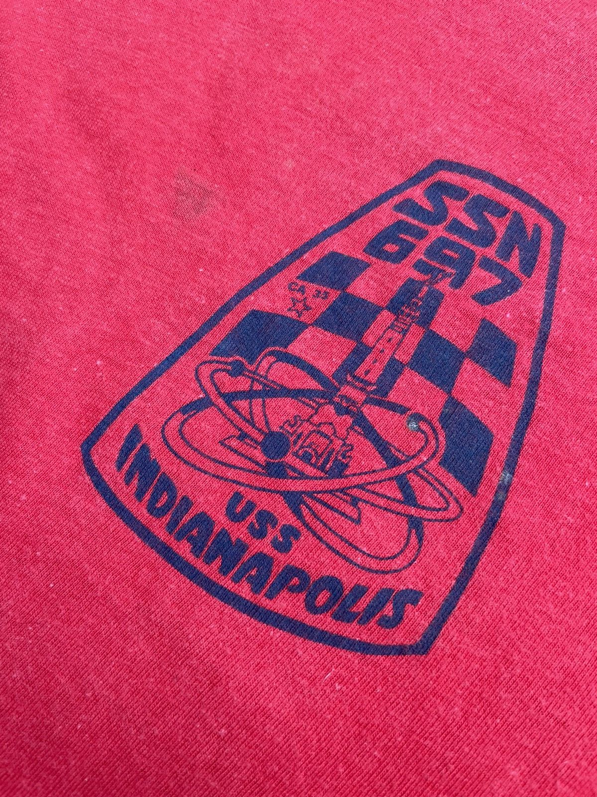 Hanes × Vintage Vintage Uss Indianapolis SSN 697 Tshirt Size US M / EU 48-50 / 2 - 8 Thumbnail