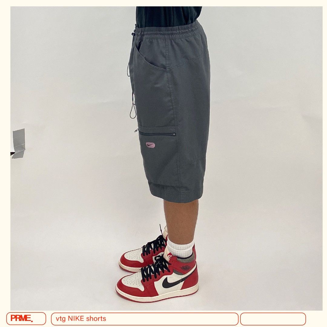 Vintage vintage Y2K NIKE Swoosh Cargo pocket trunk shorts Size US 38 / EU 54 - 5 Thumbnail