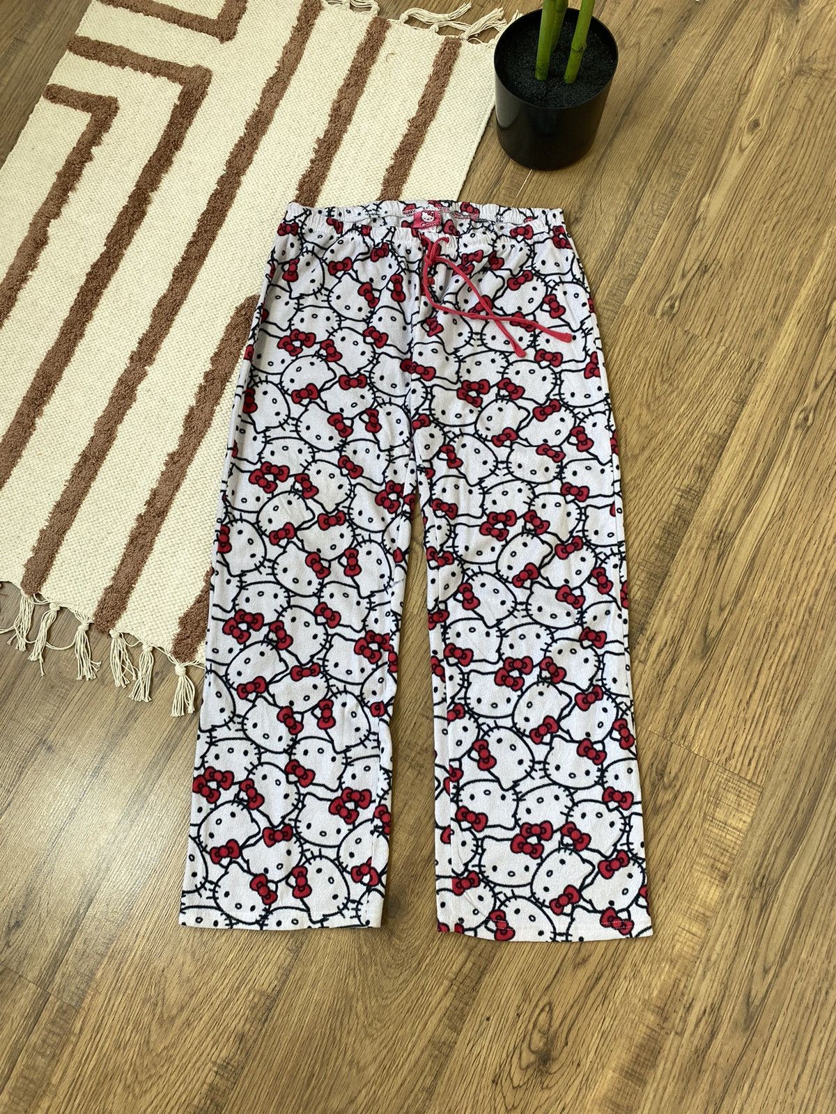 Cartoon Network CUTE HELLO KITTY PAJAMA PANTS Size 26" / US 2 / IT 38 - 1 Thumbnail