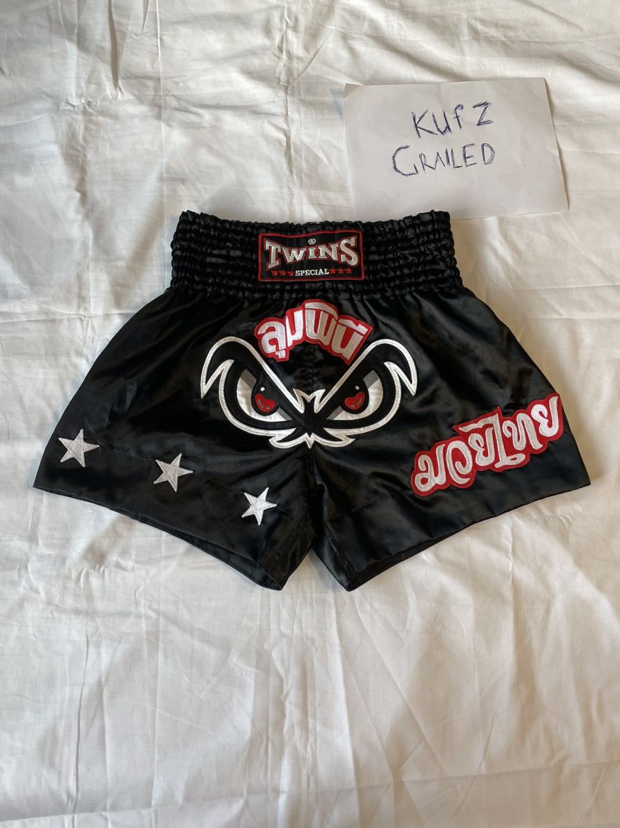 Image of Vintage Muay Thai Boxing No Fear Twins Shorts XL in Black, Men's (Size 40)