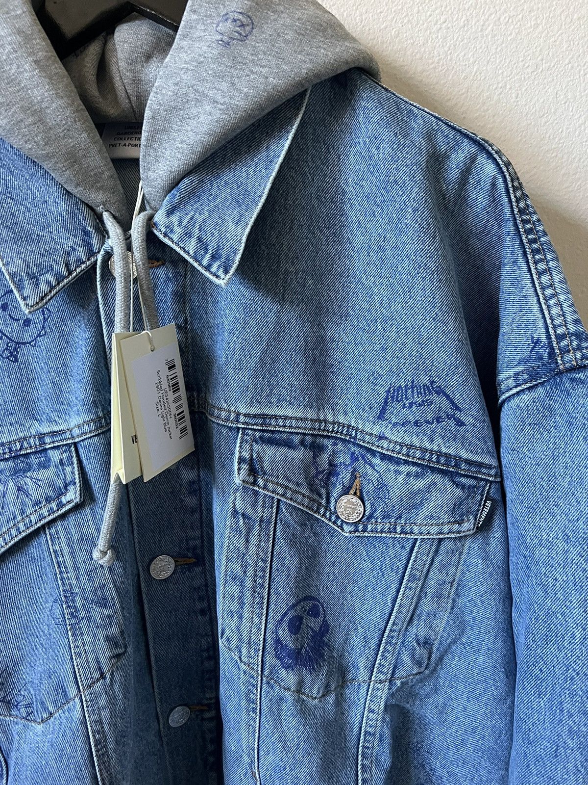 Vetements Vetements Scribbled Denim Jacket Hoodie Size US L / EU 52-54 / 3 - 6 Thumbnail