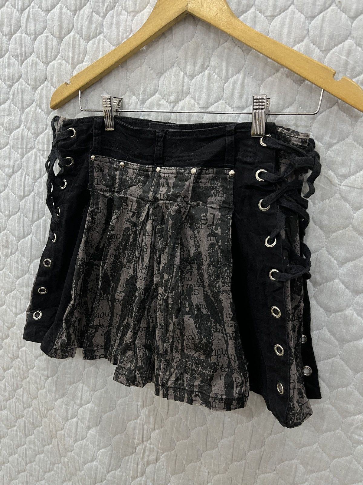 Beauty Beast (Qqqq). ALGON QUINS BONDAGE PUNK SKIRTS Size 29" - 5 Thumbnail