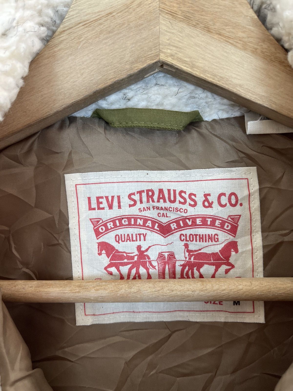 Levi's WINTER LEVI’S THIN PUFFER VEST SHEARLING NECK Size US M / EU 48-50 / 2 - 4 Thumbnail
